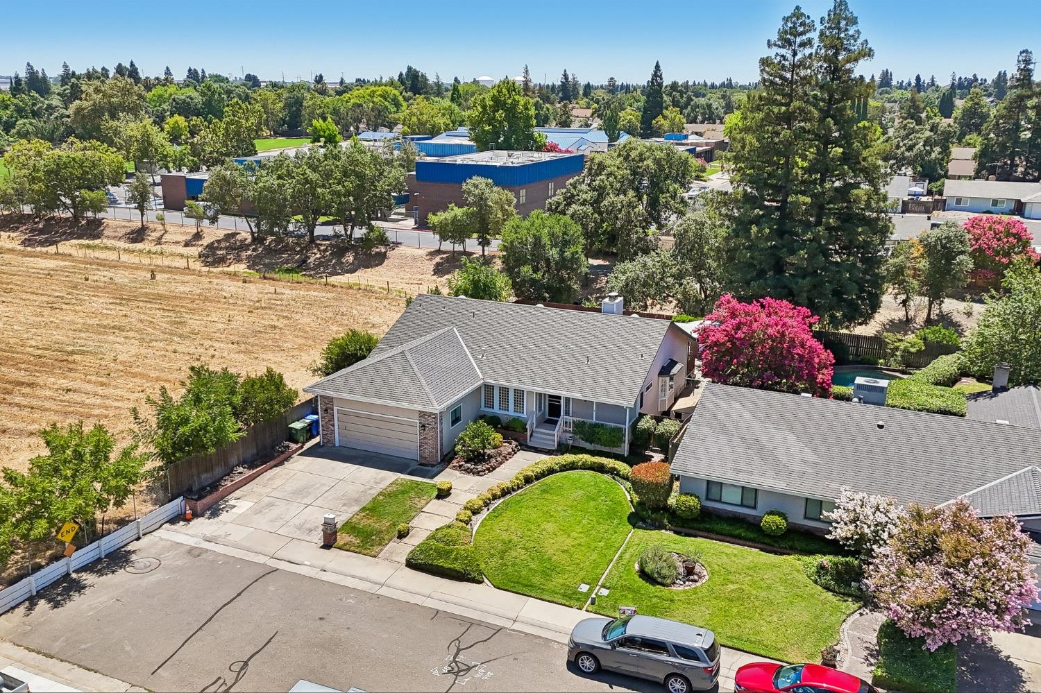 9762 Parktree Way