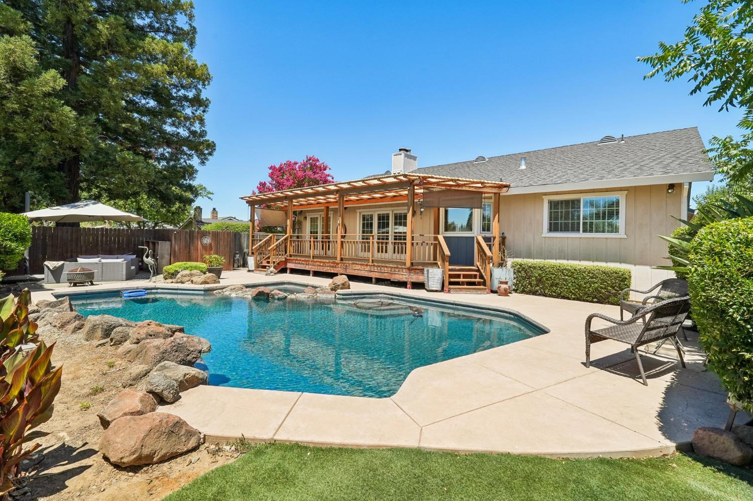 9762 Parktree Way