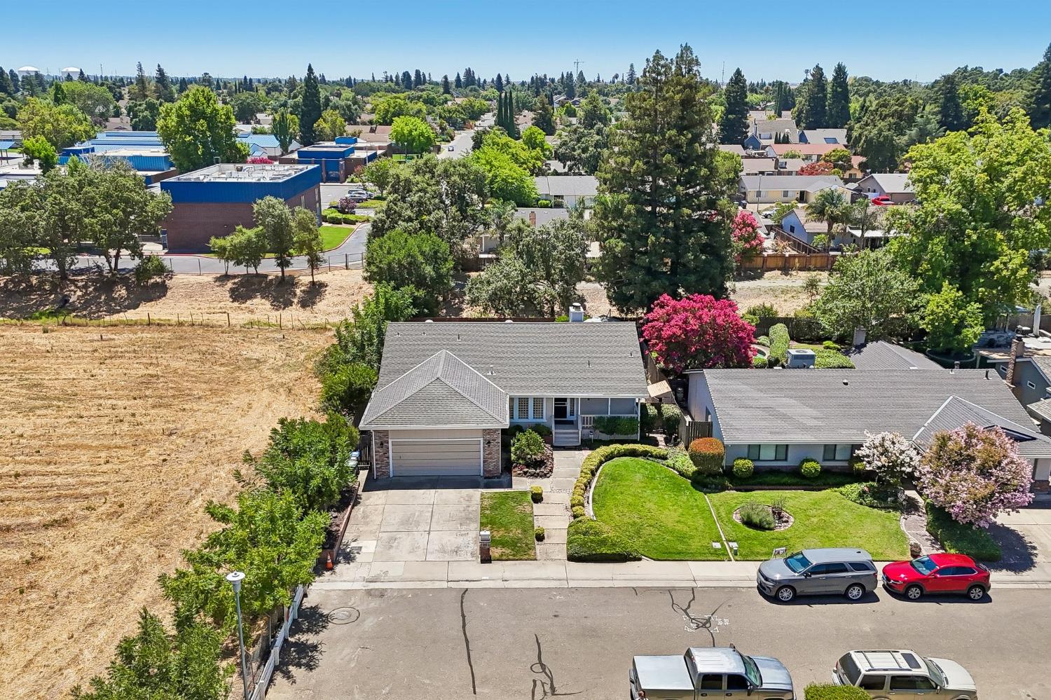 9762 Parktree Way
