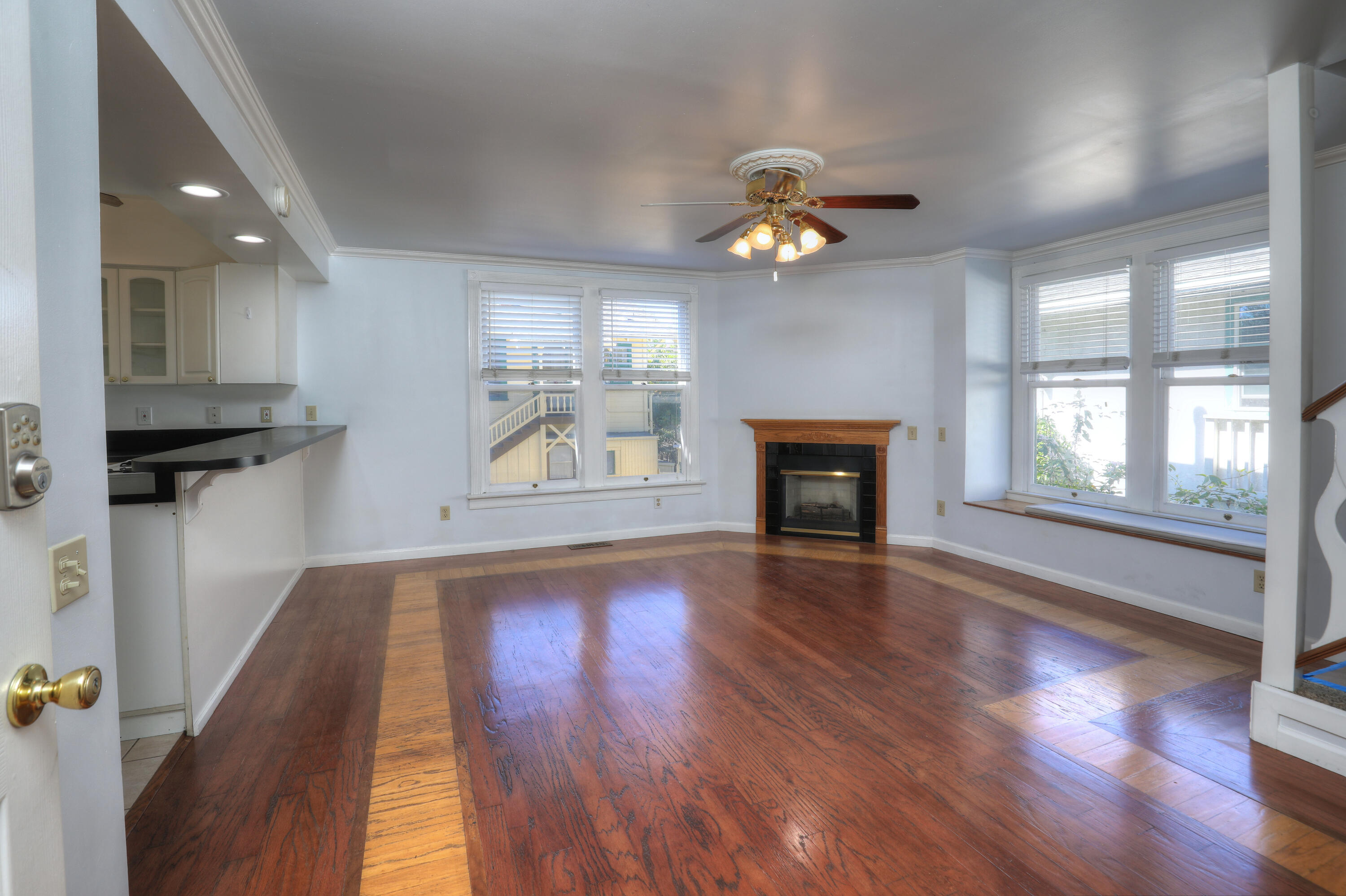 1513 De La Vina Street, B