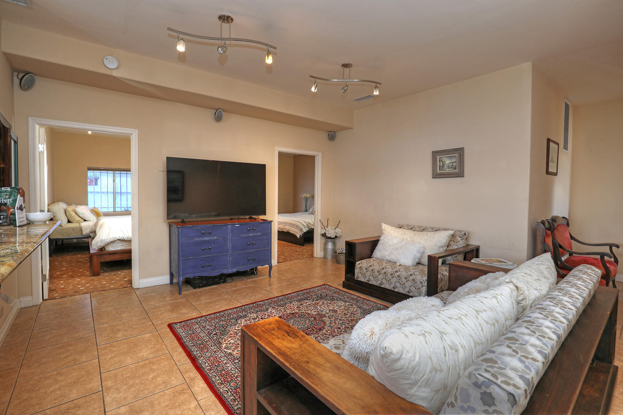 11 W Arrellaga Street B