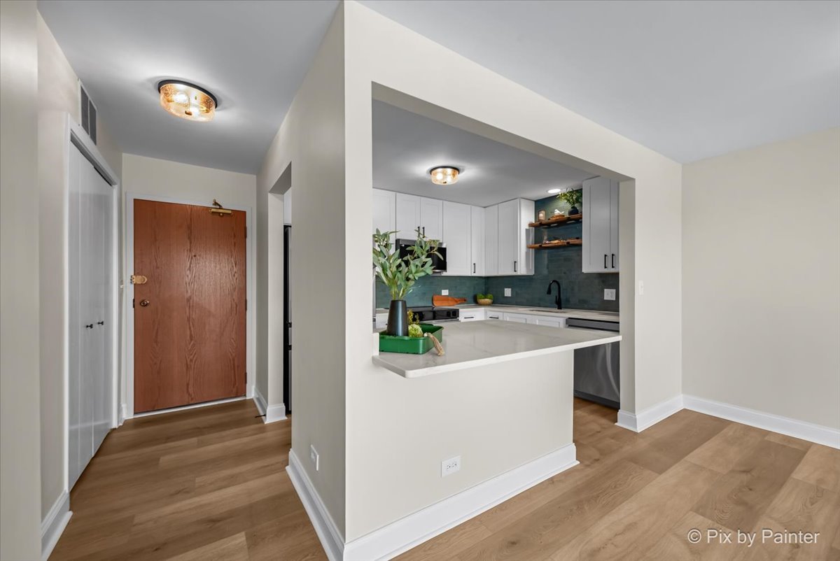 711 S River Road Unit: 606
