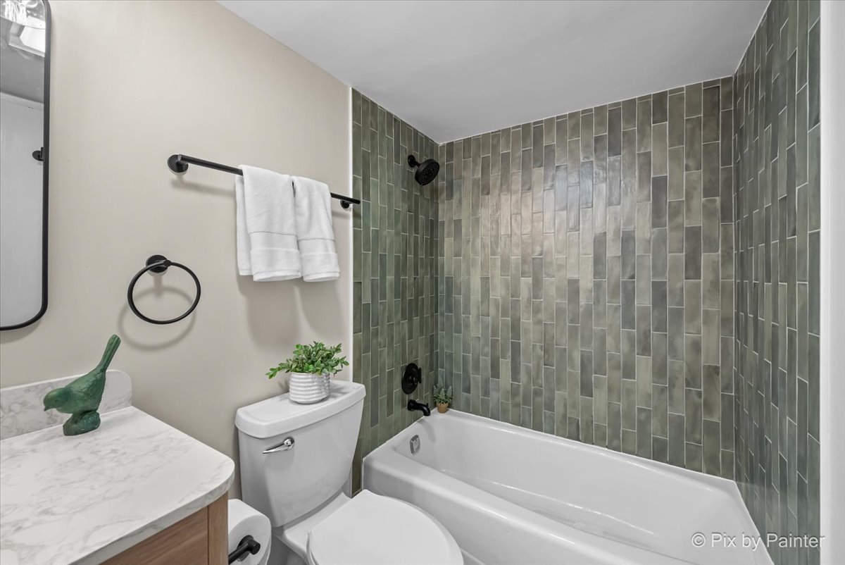711 S River Road Unit: 606