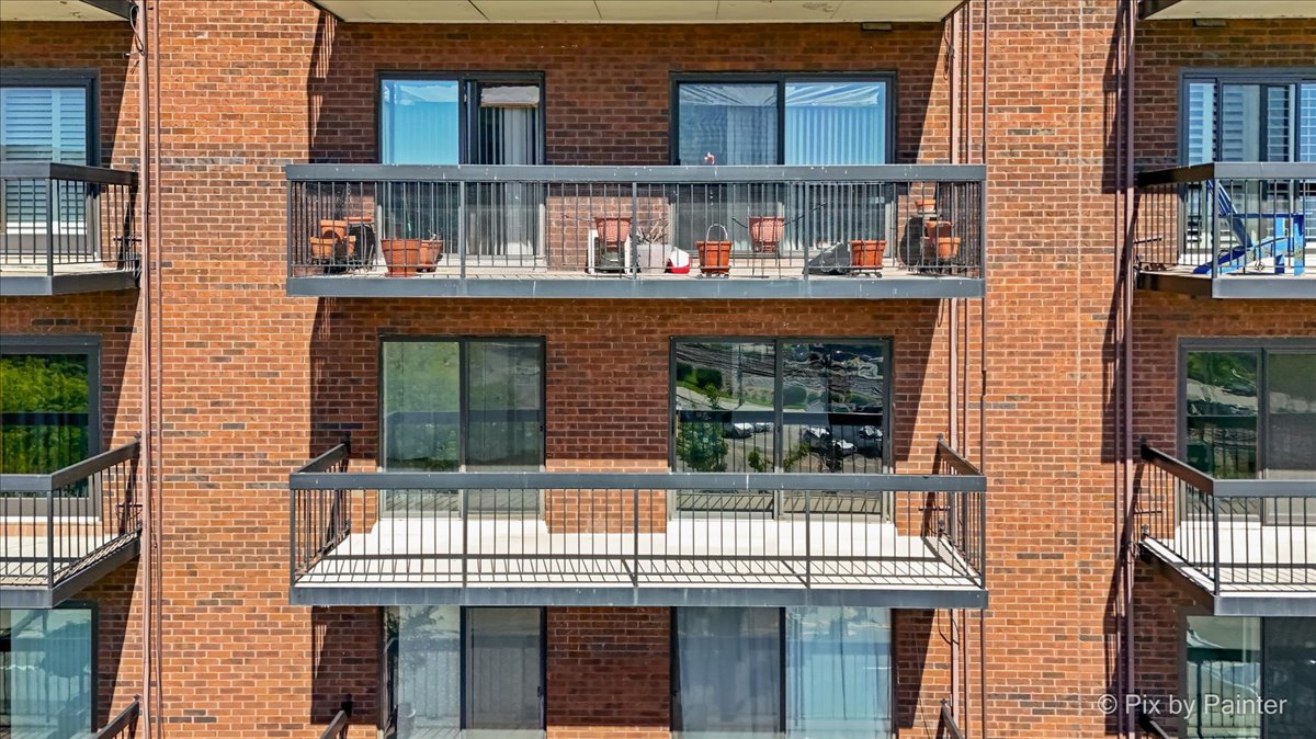 711 S River Road Unit: 606