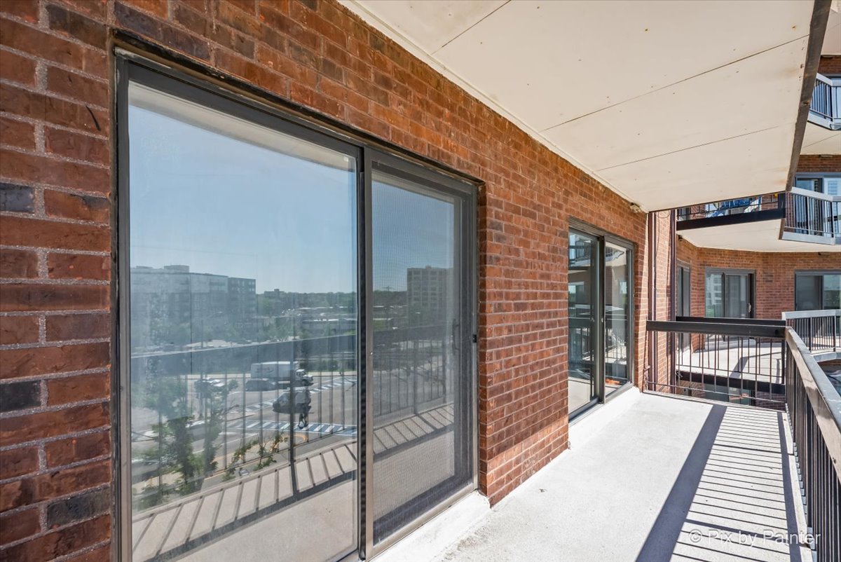 711 S River Road Unit: 606