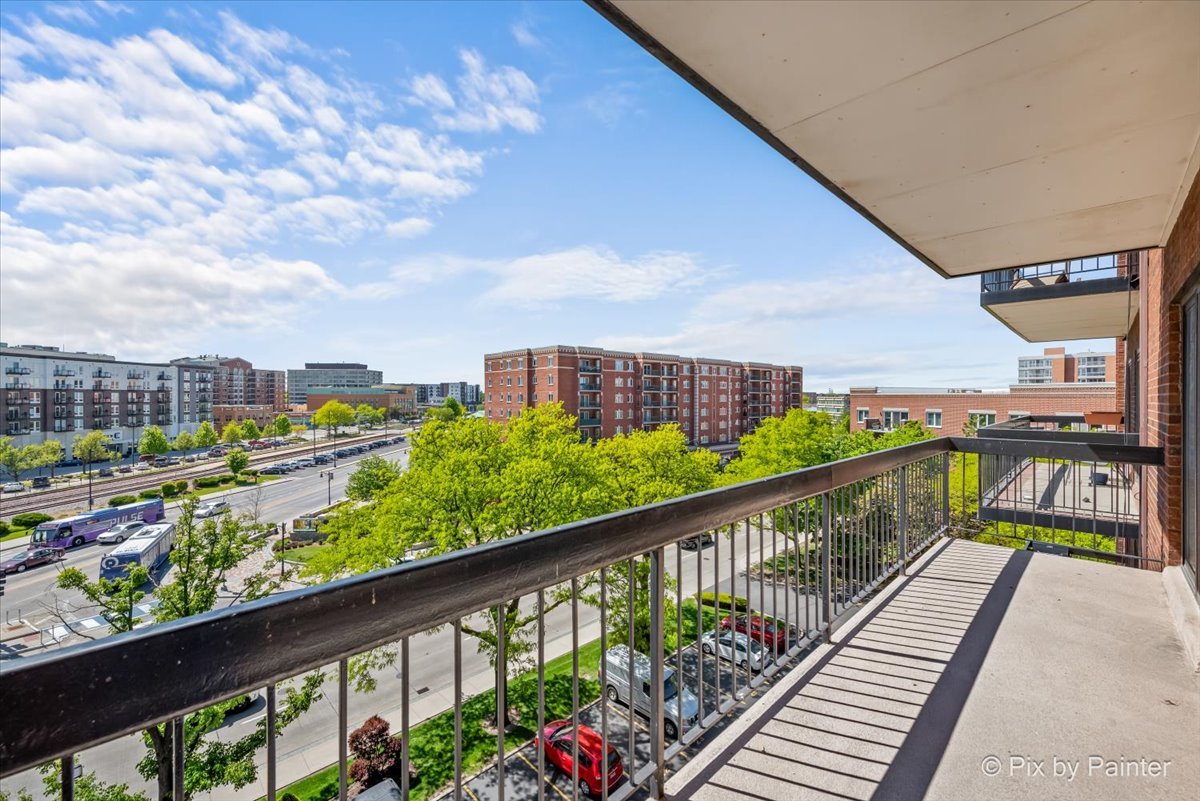 711 S River Road Unit: 606