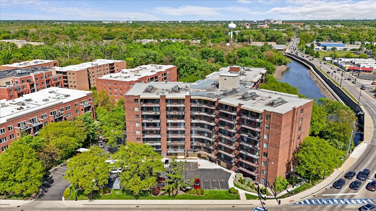711 S River Road Unit: 606