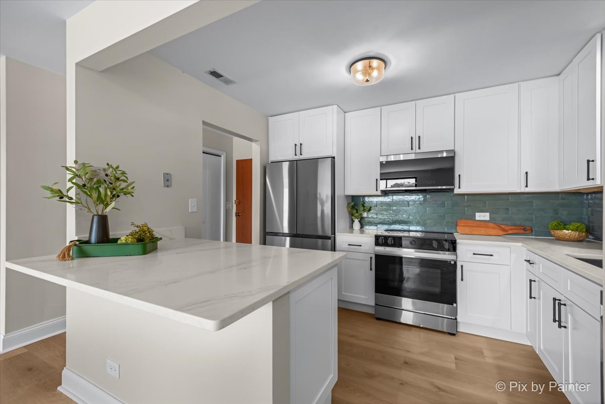 711 S River Road Unit: 606