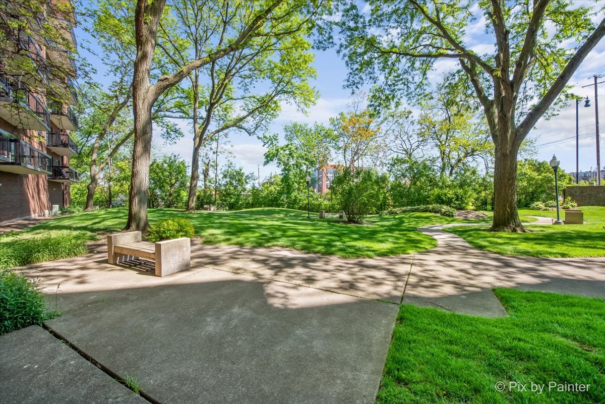 711 S River Road Unit: 606