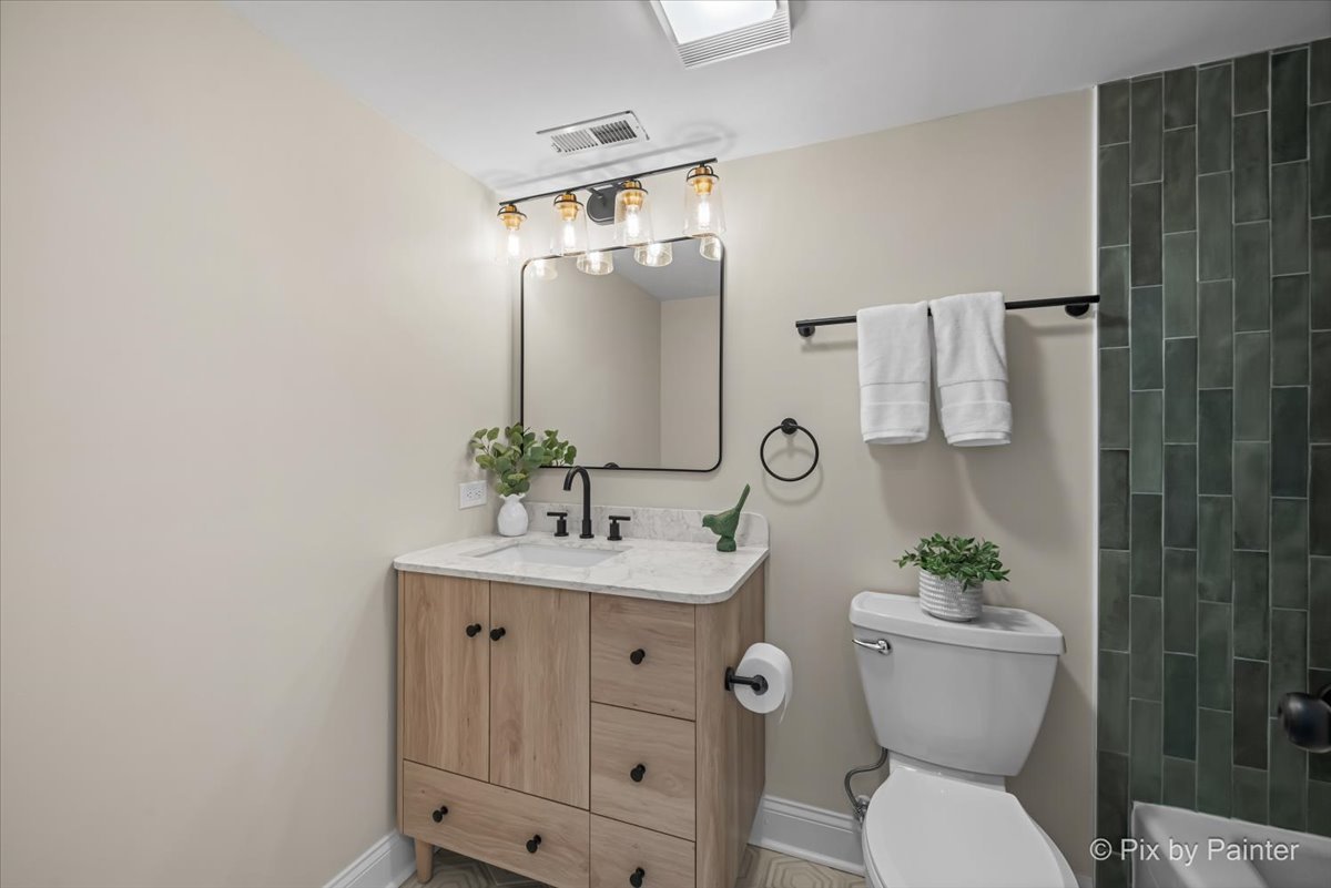 711 S River Road Unit: 606