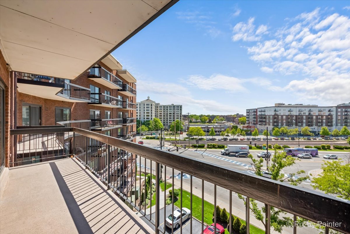 711 S River Road Unit: 606