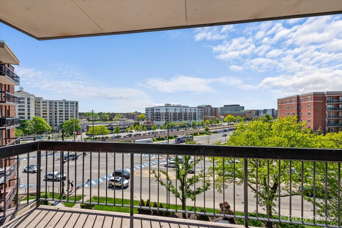 711 S River Road Unit: 606