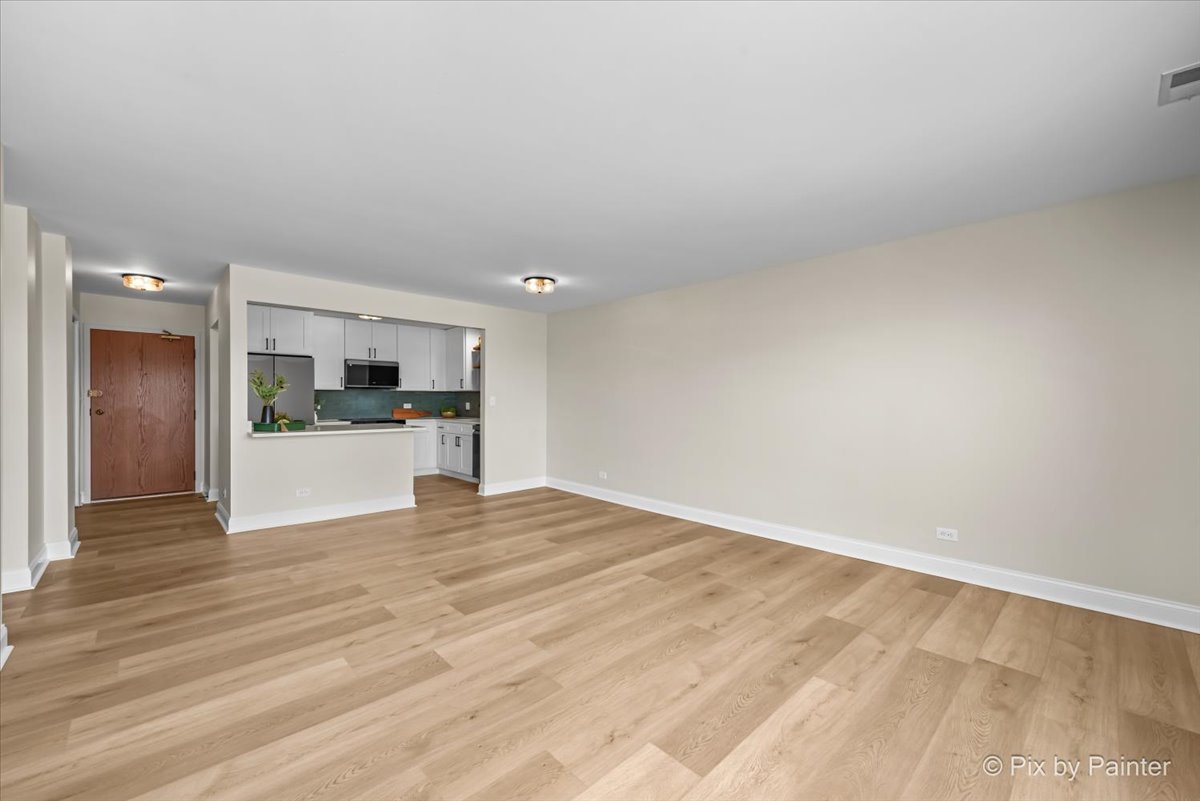 711 S River Road Unit: 606