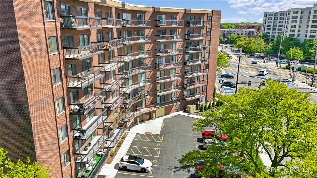 711 S River Road Unit: 606