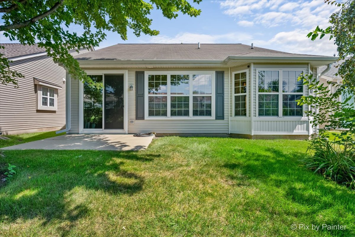 2892 Edgewater Drive