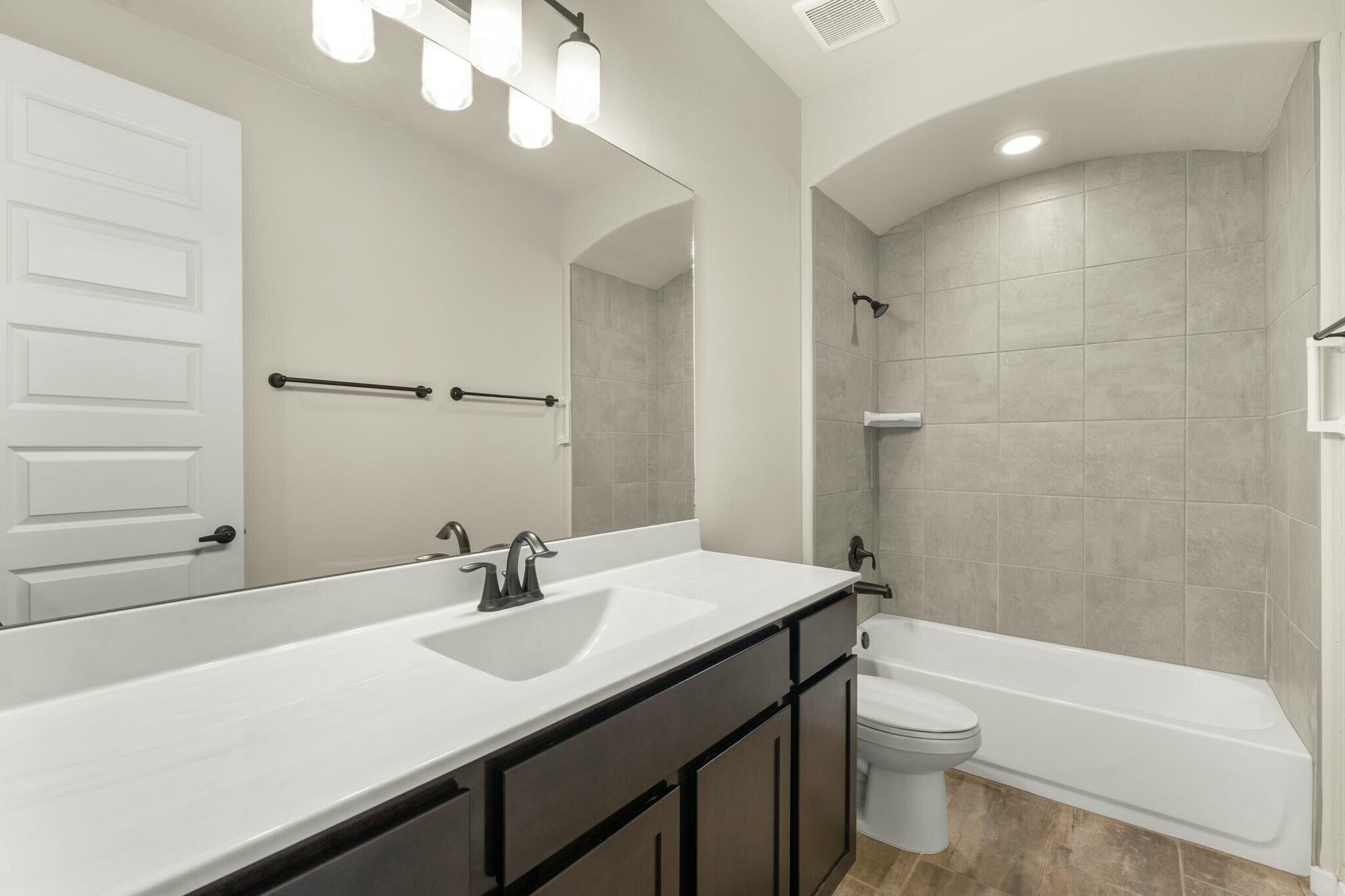 6325 KESTREL Drive NE