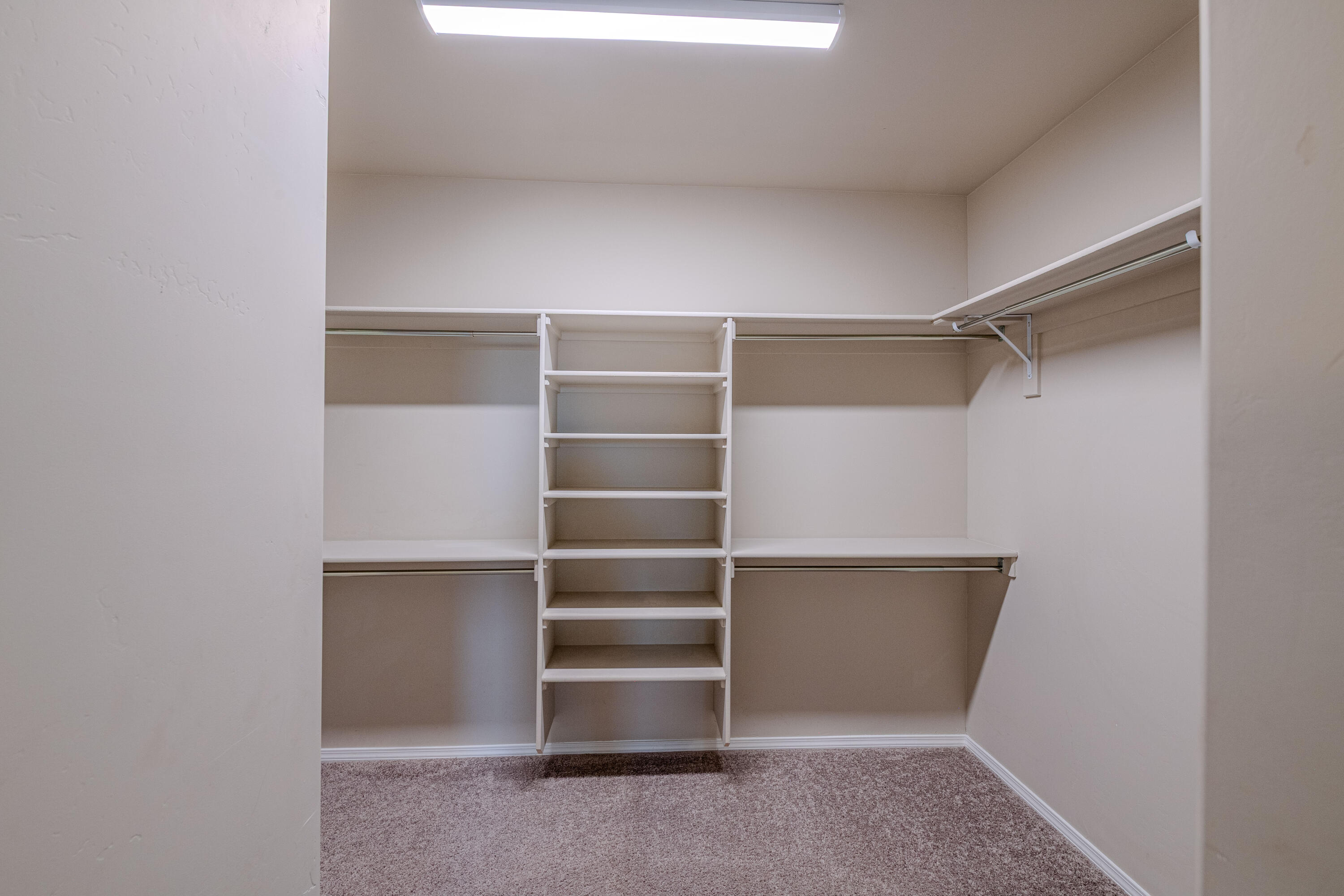 4289 CROWNED EAGLE Loop NE