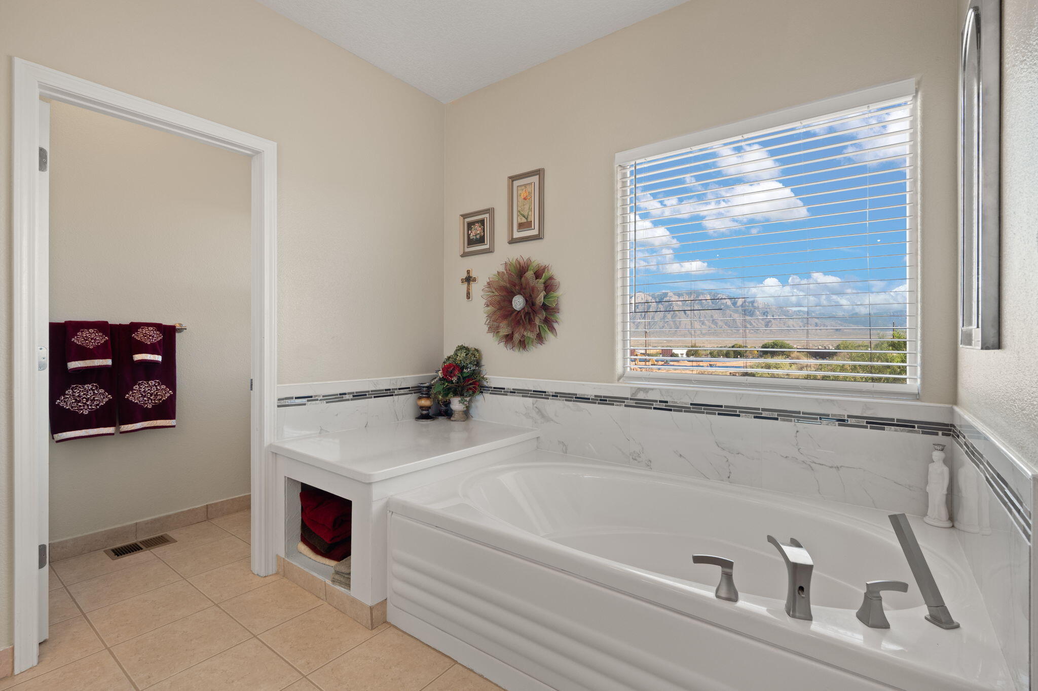 1296 MONTERREY Road NE