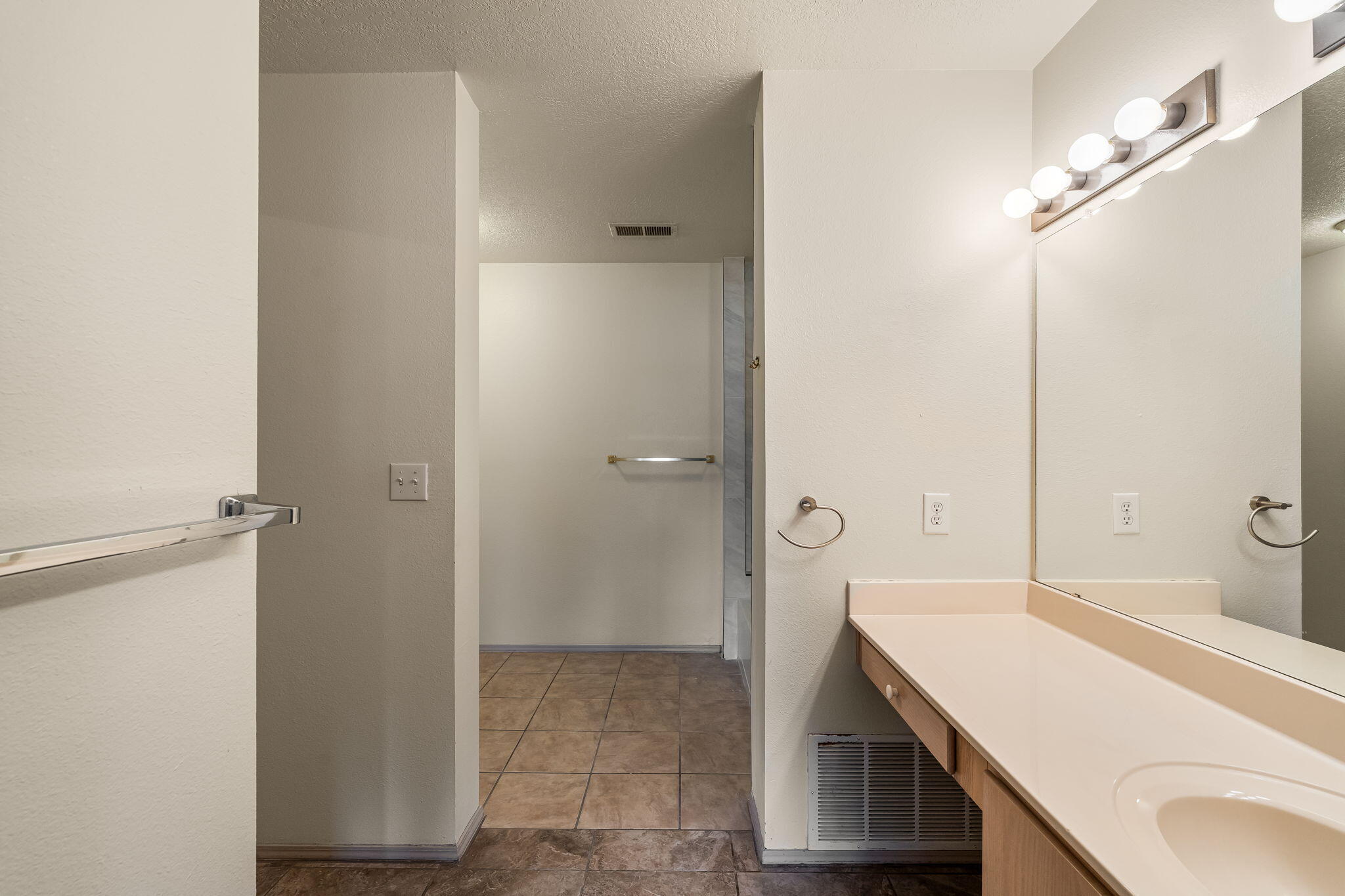 811 Country Club Drive SE APT 1B