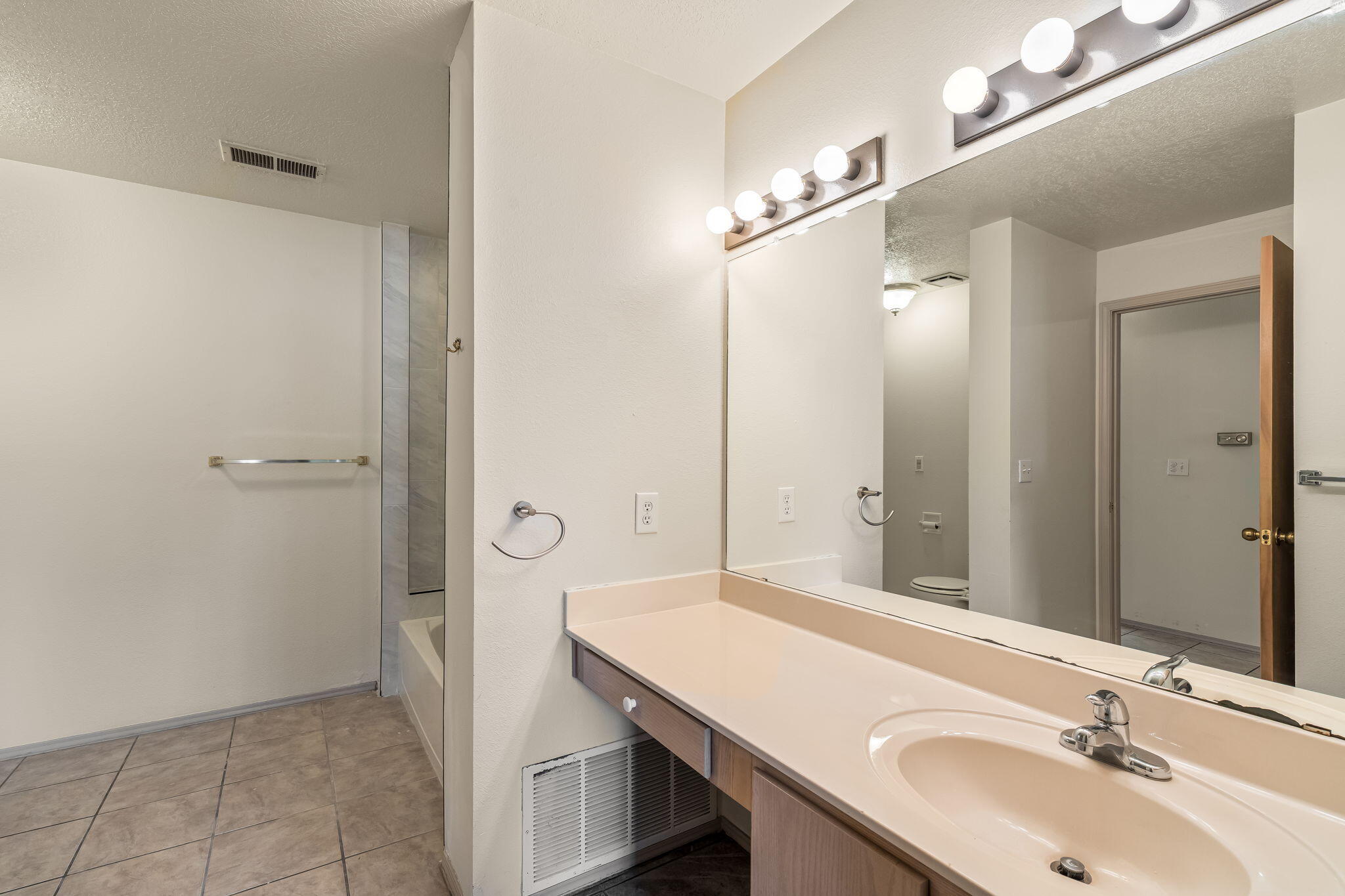 811 Country Club Drive SE APT 1B