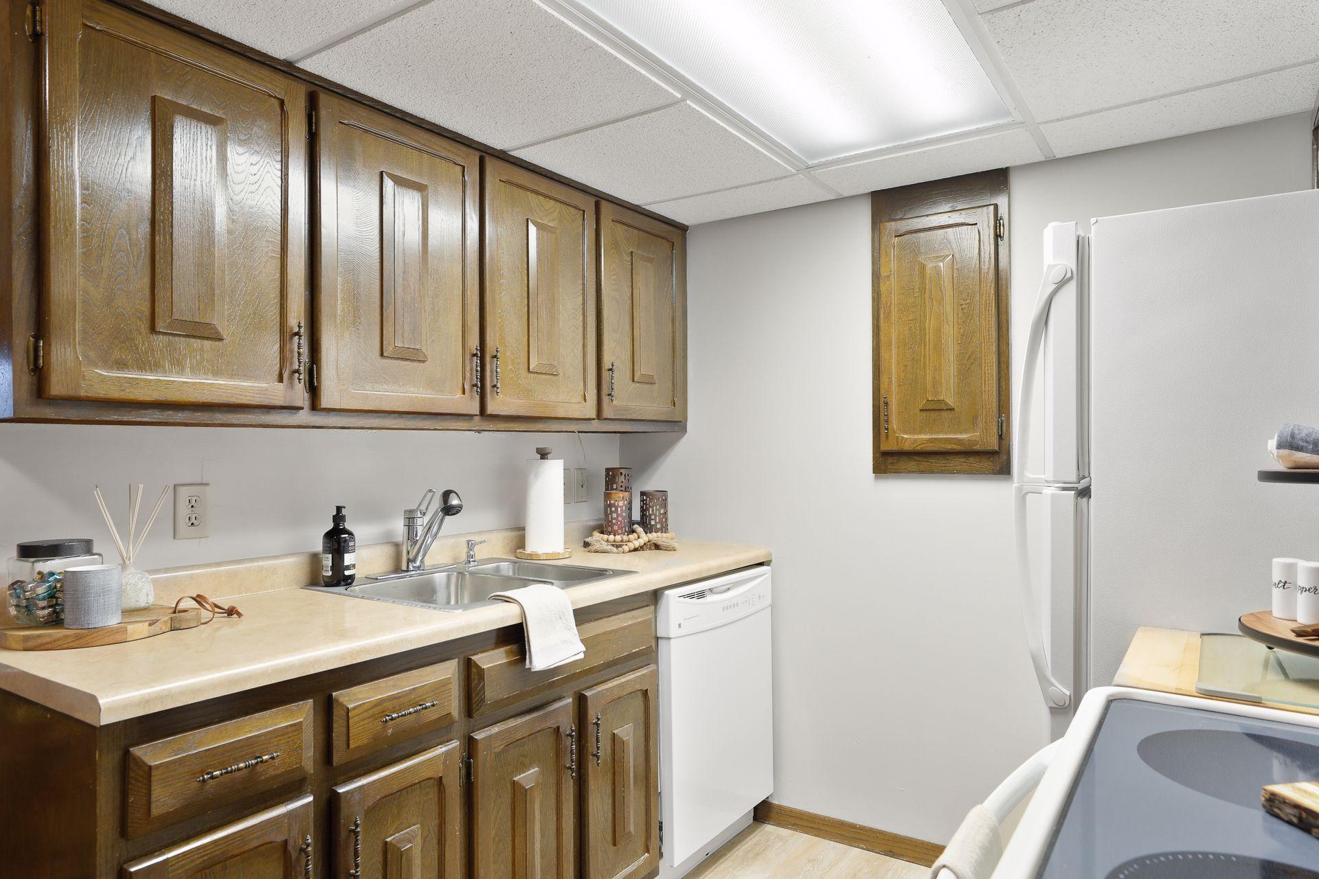 2690 Oxford Street N Unit: 242