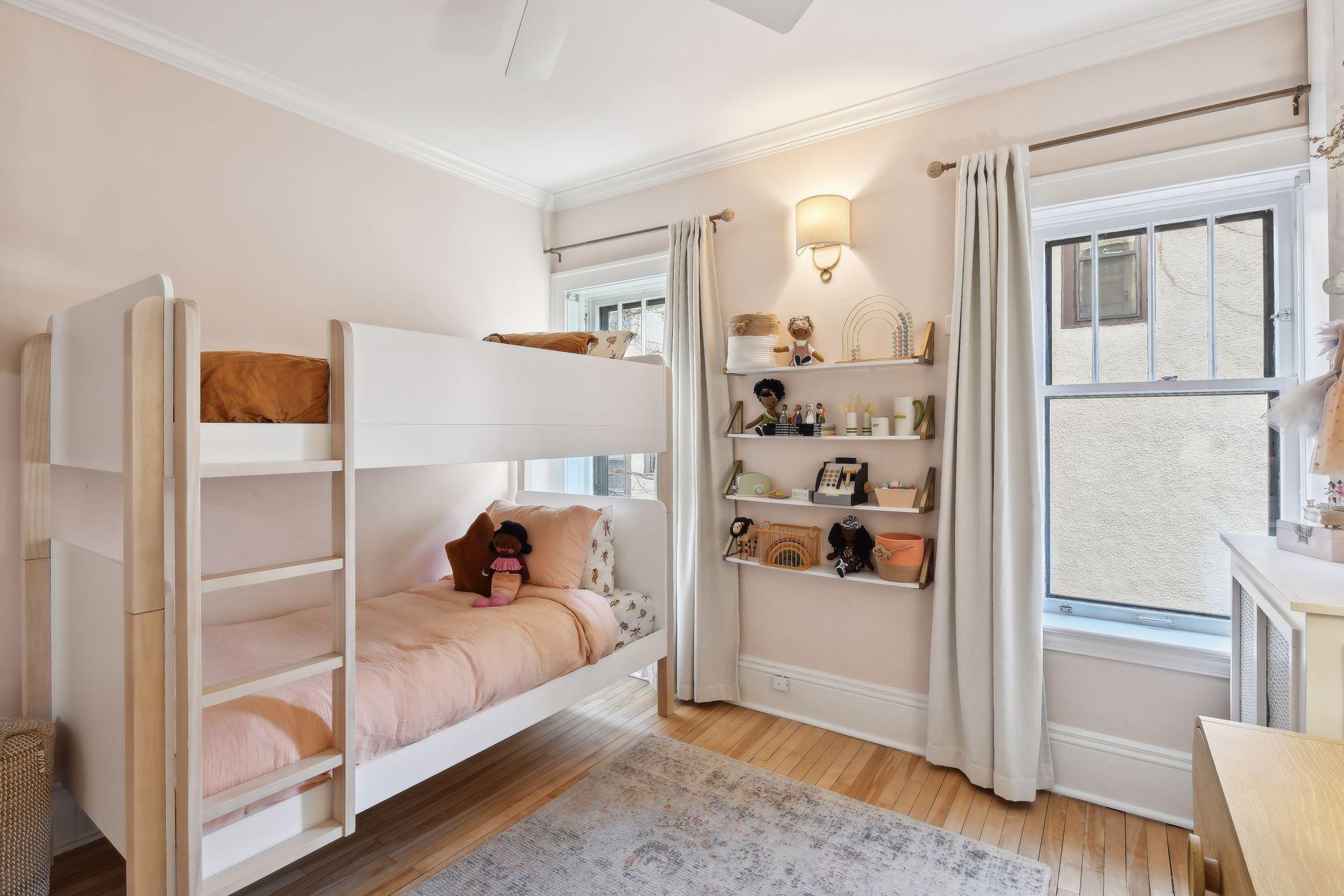 1925 Dupont Avenue S Unit: 10