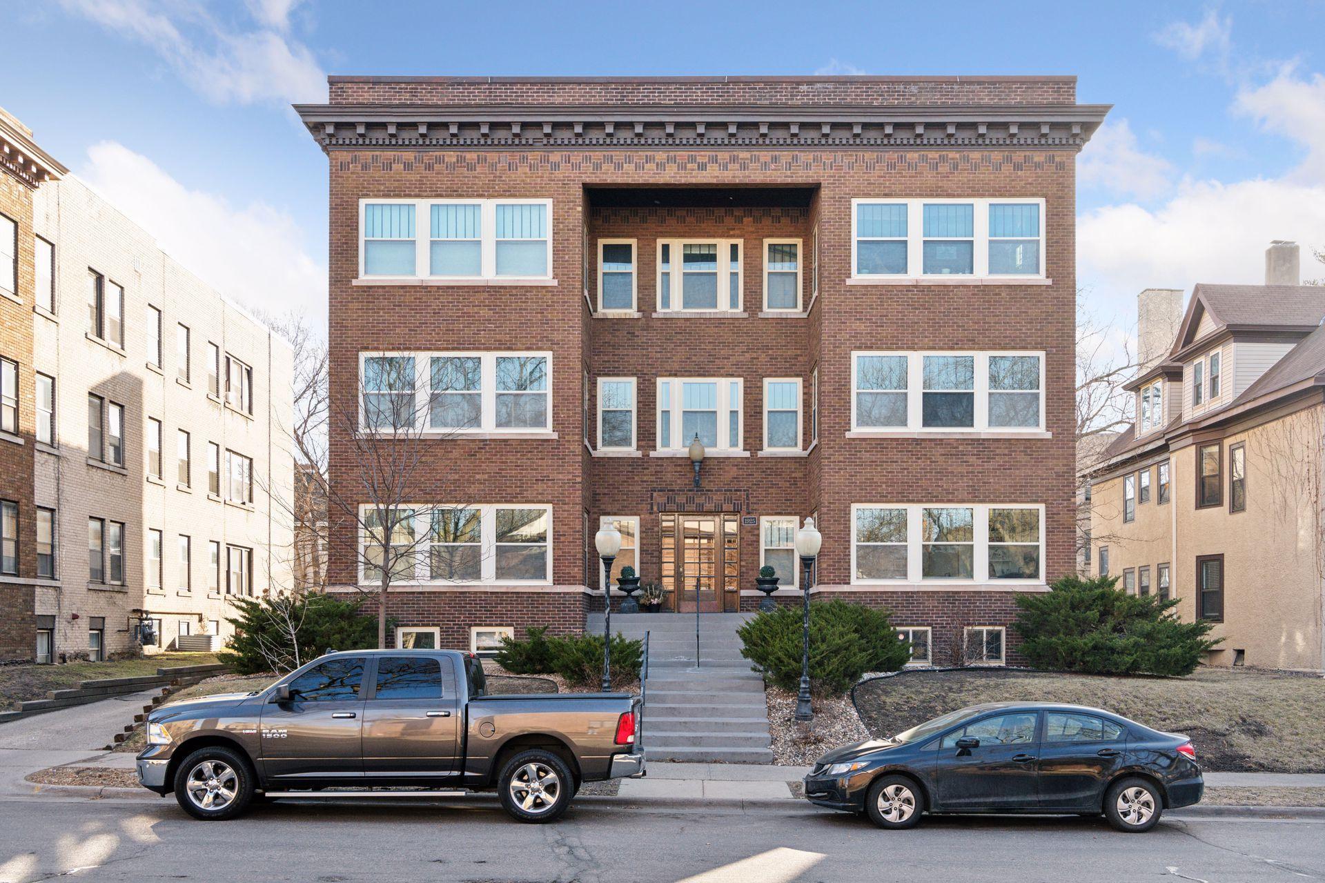 1925 Dupont Avenue S Unit: 10