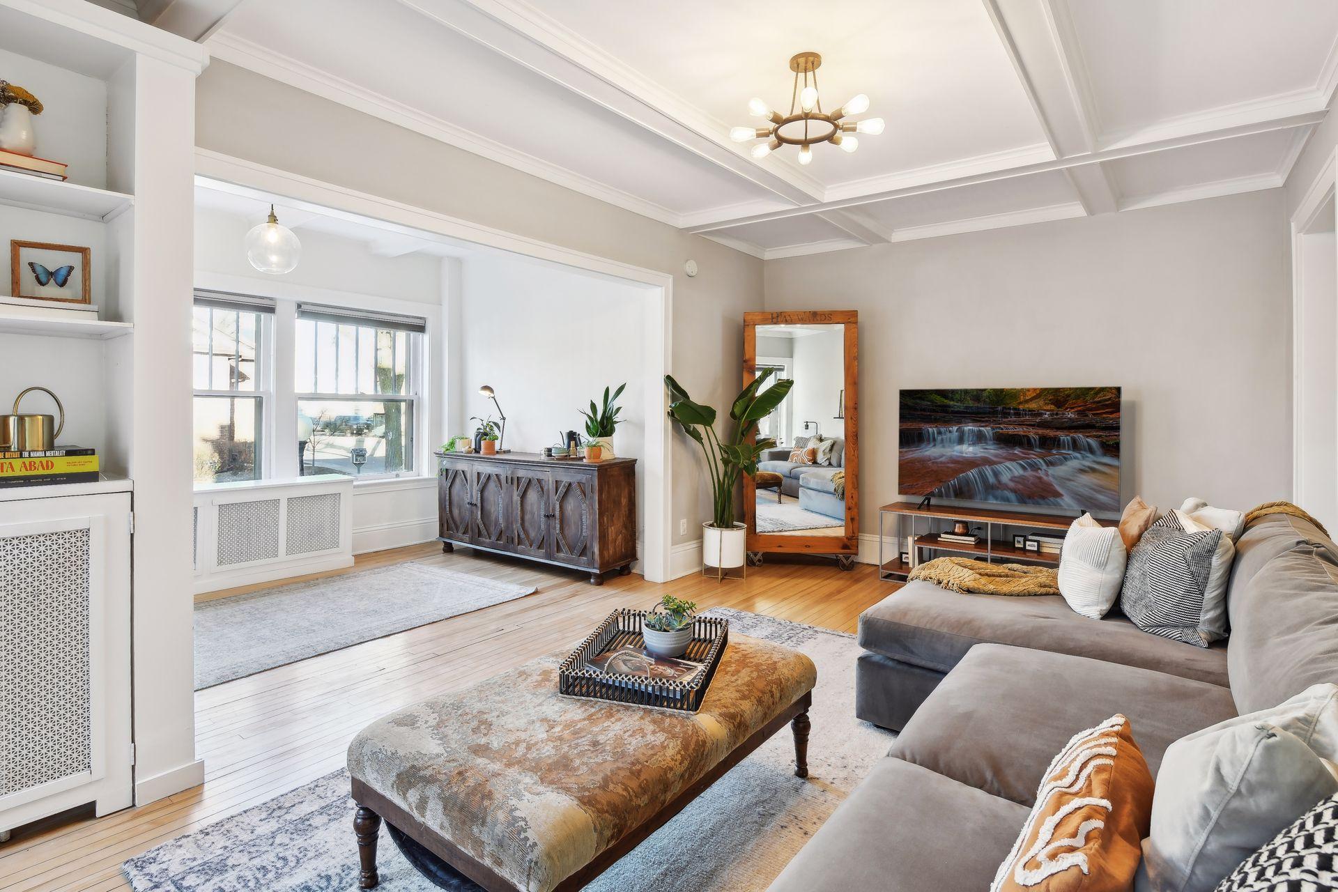 1925 Dupont Avenue S Unit: 10