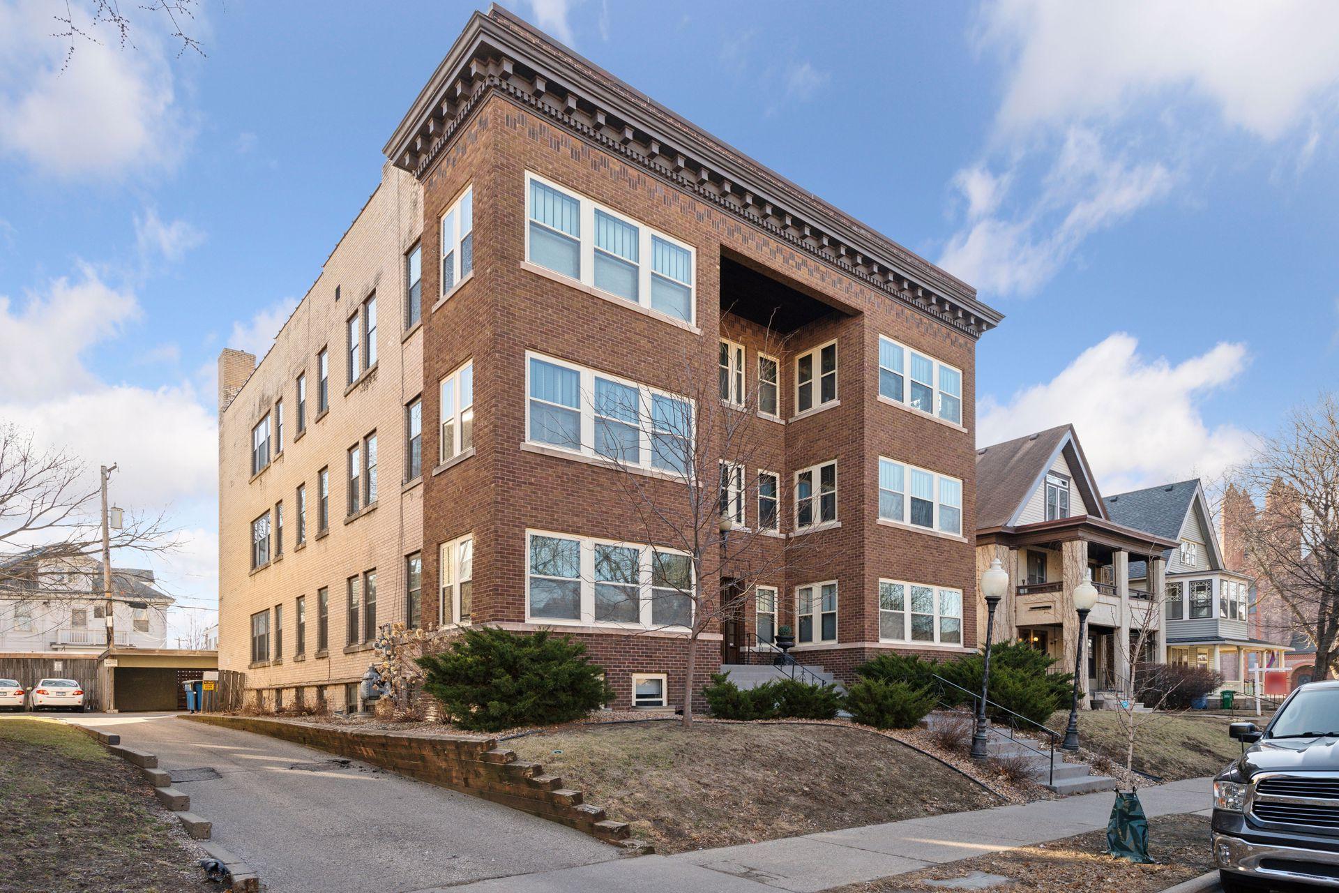 1925 Dupont Avenue S Unit: 10