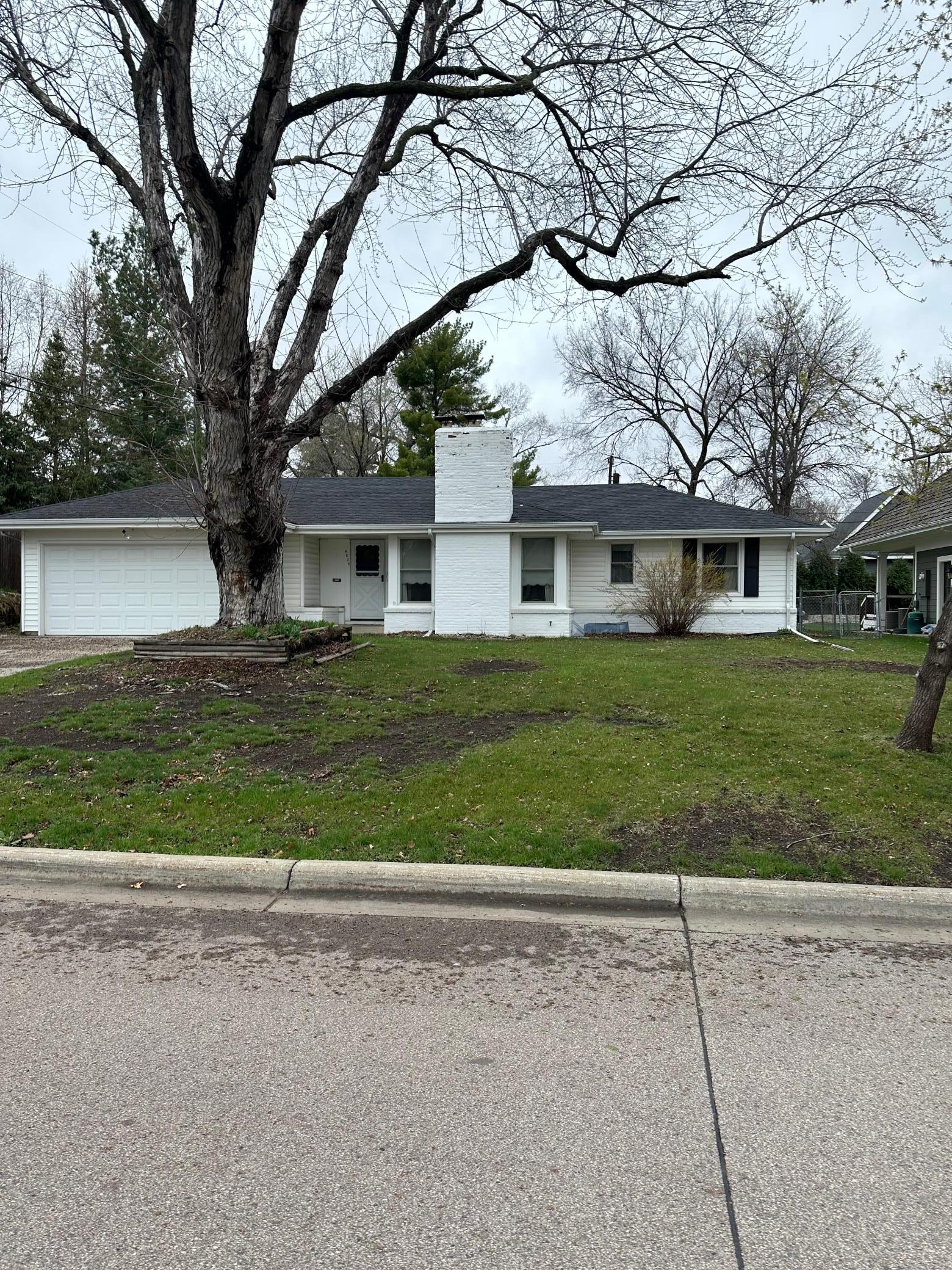 4624 Woodland Road W