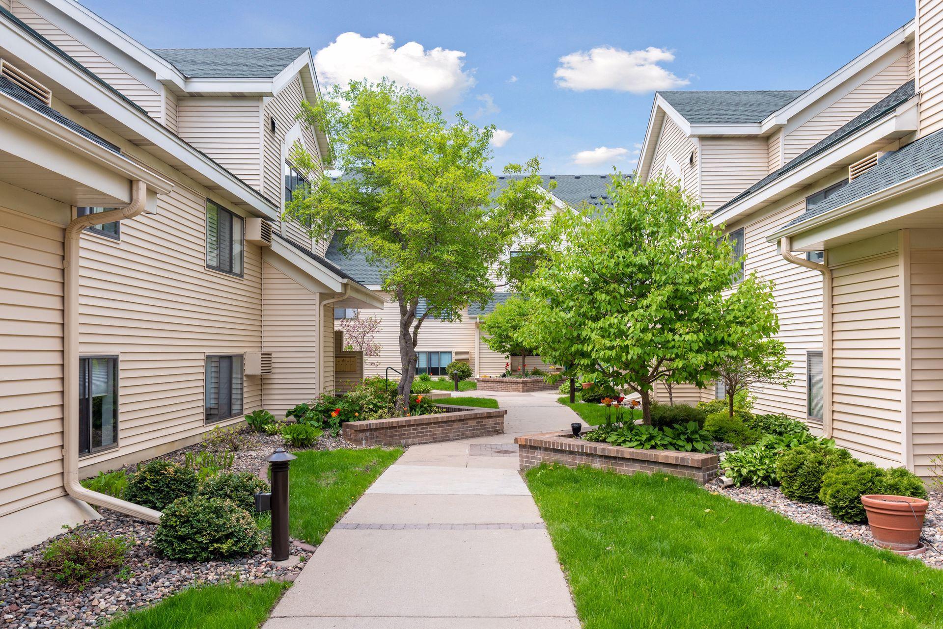 7609 Edinborough Way Unit: 4313