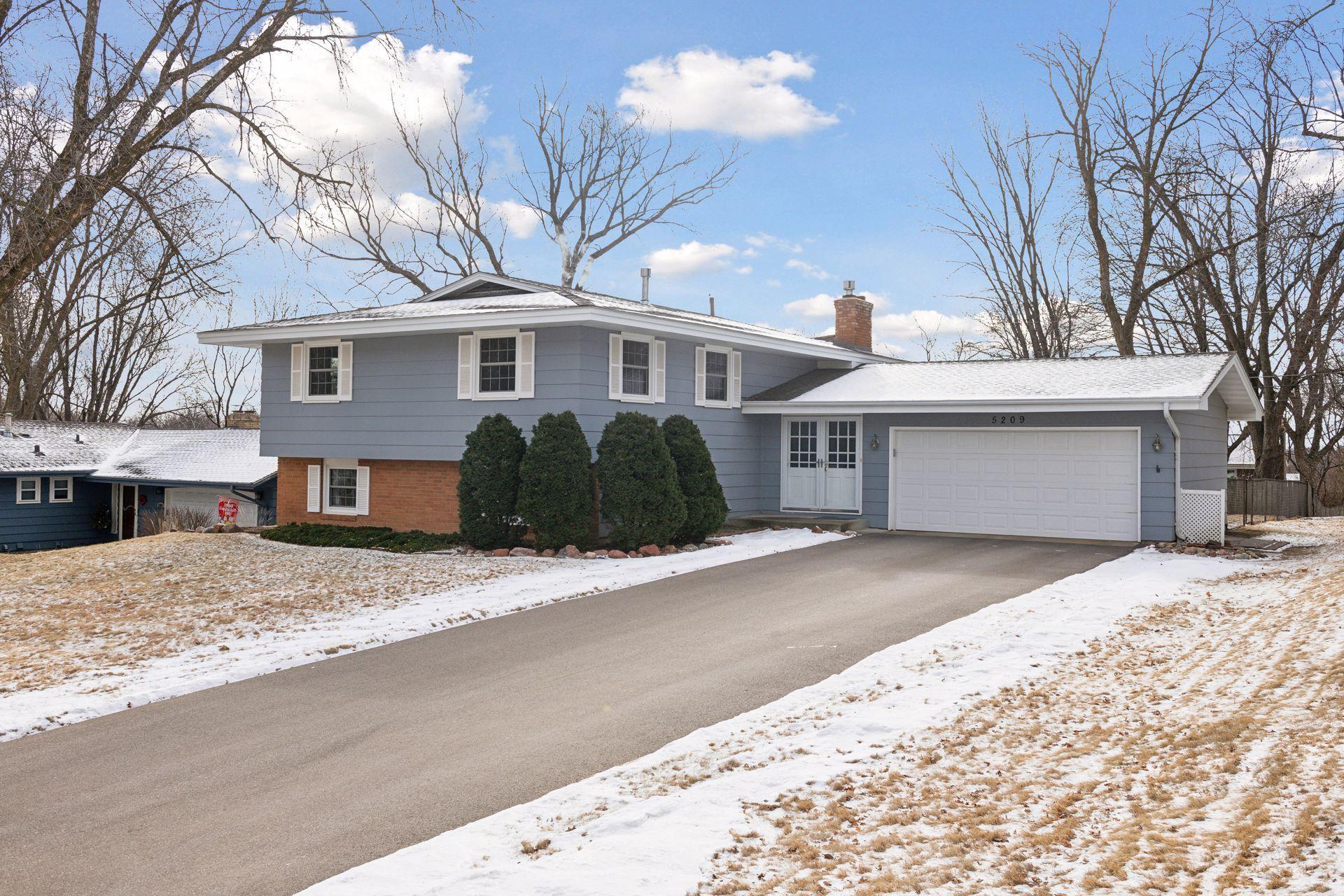 5209 W 105th Street