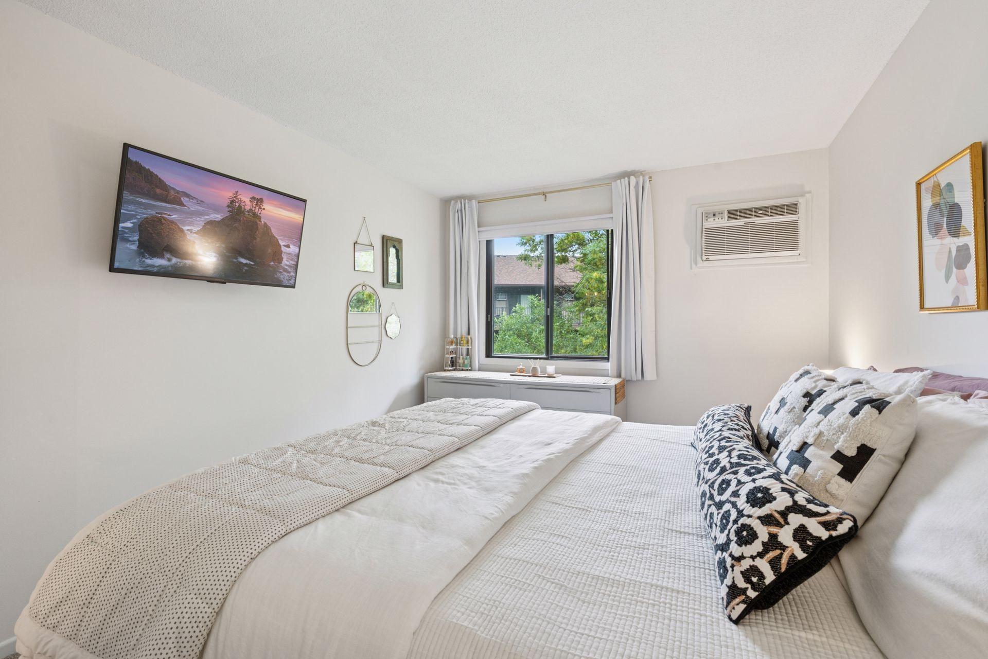 7501 W 101st Street Unit: 305