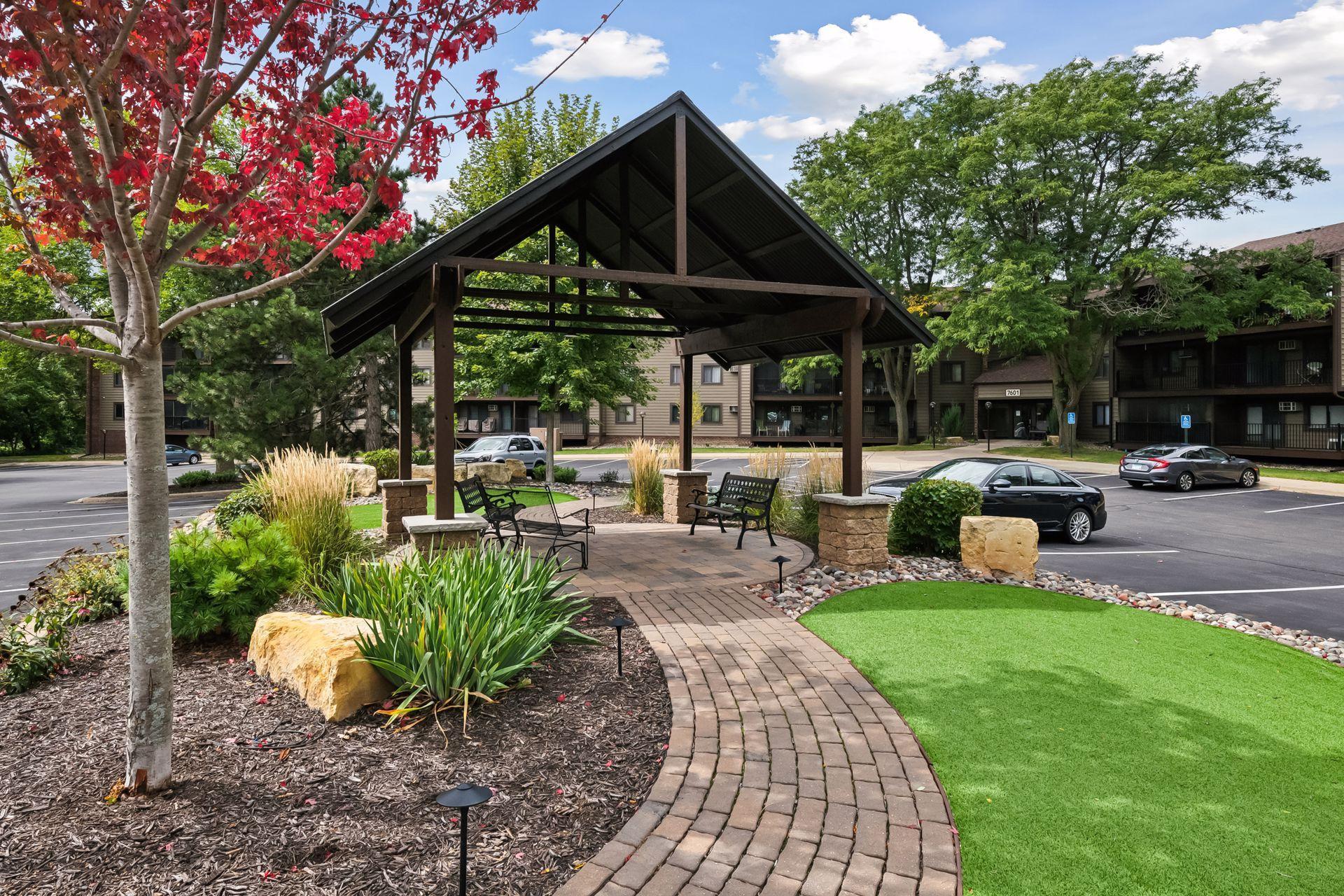 7501 W 101st Street Unit: 305