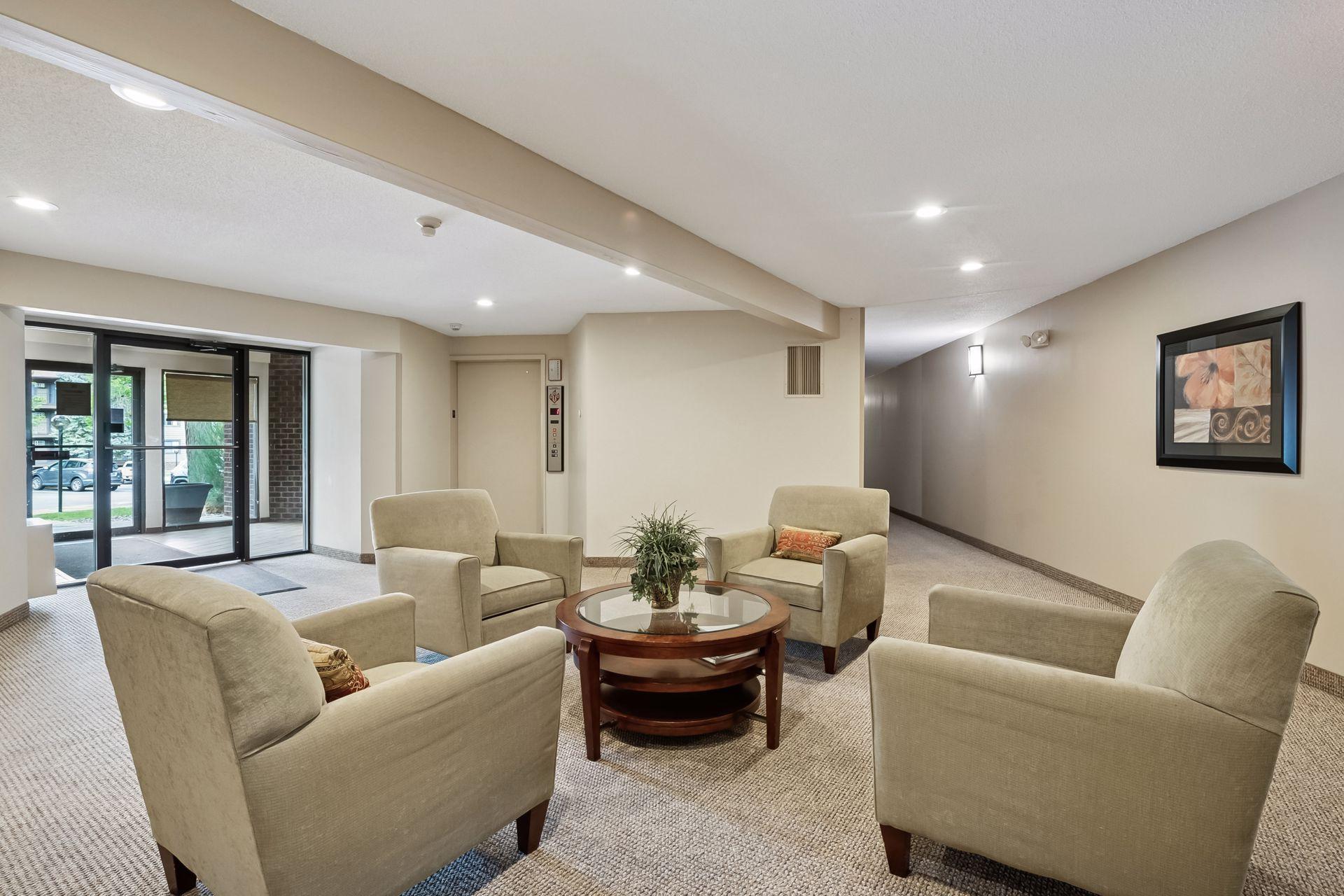 7501 W 101st Street Unit: 305