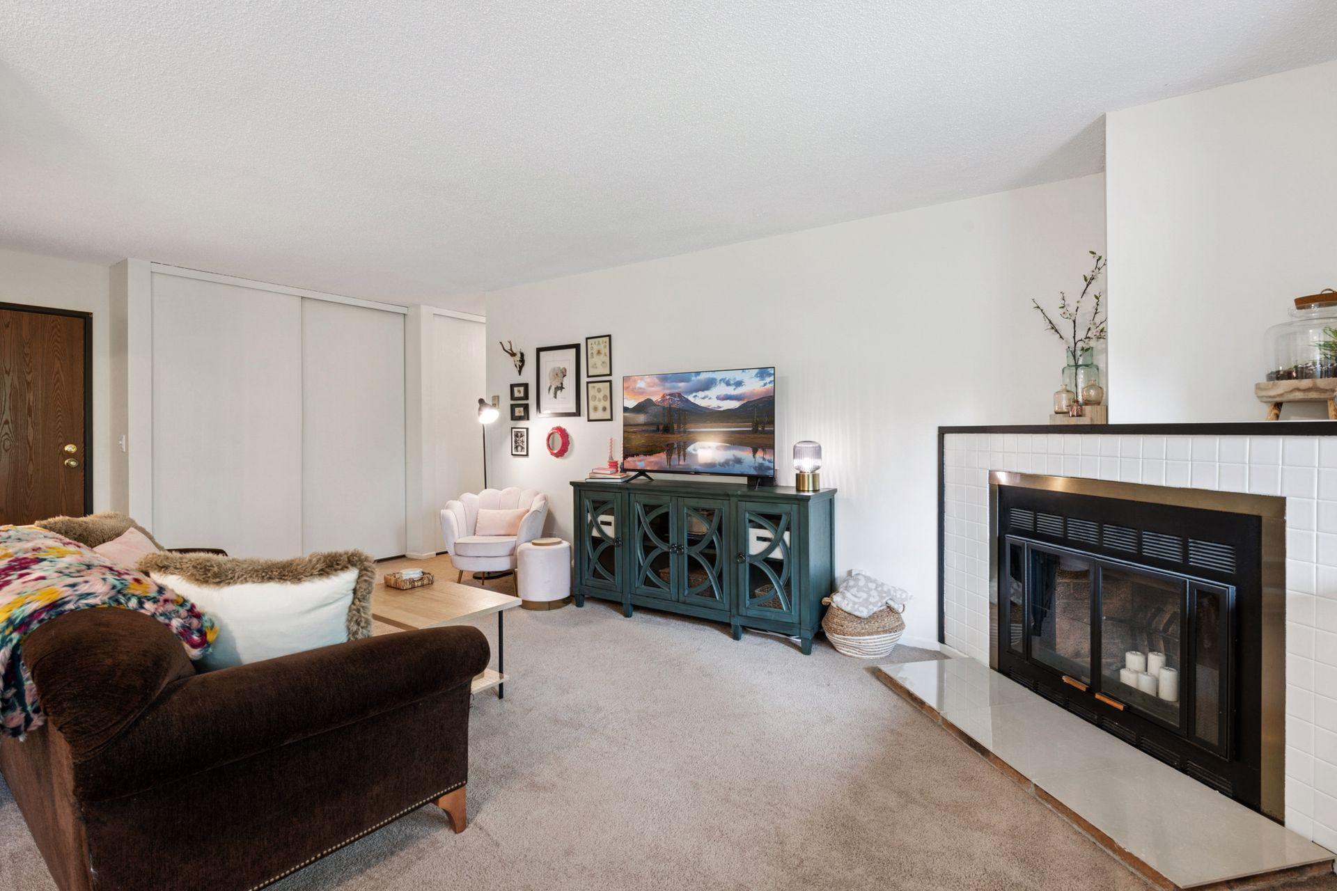 7501 W 101st Street Unit: 305