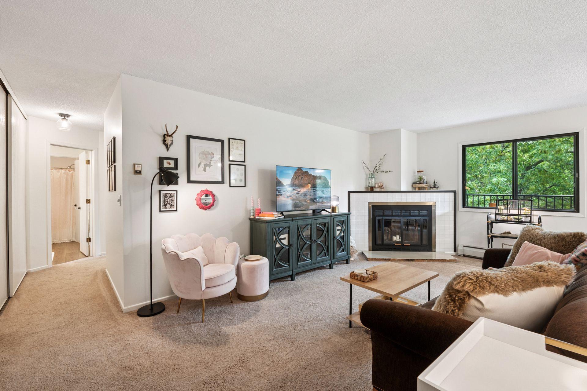 7501 W 101st Street Unit: 305