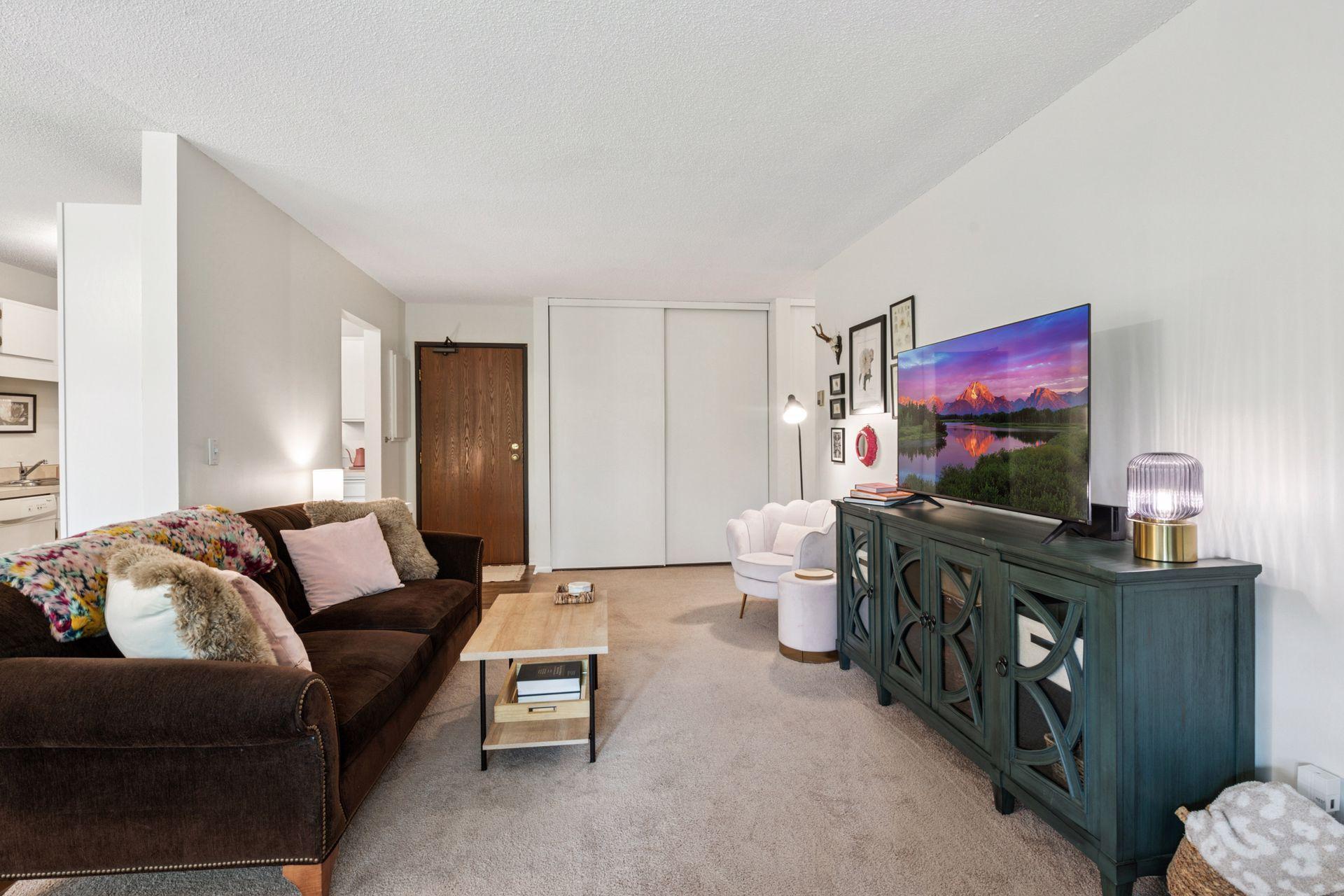 7501 W 101st Street Unit: 305