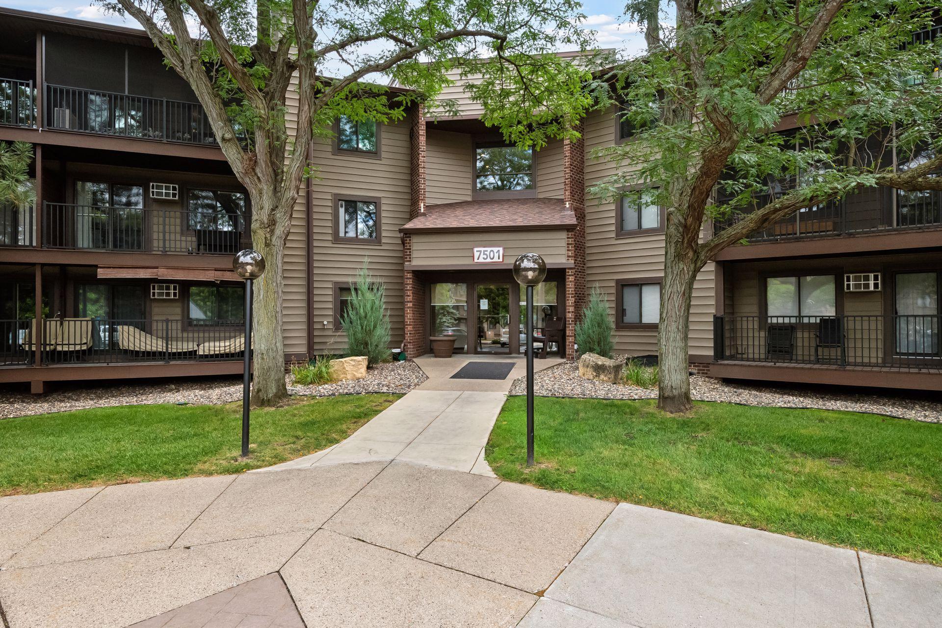 7501 W 101st Street Unit: 305