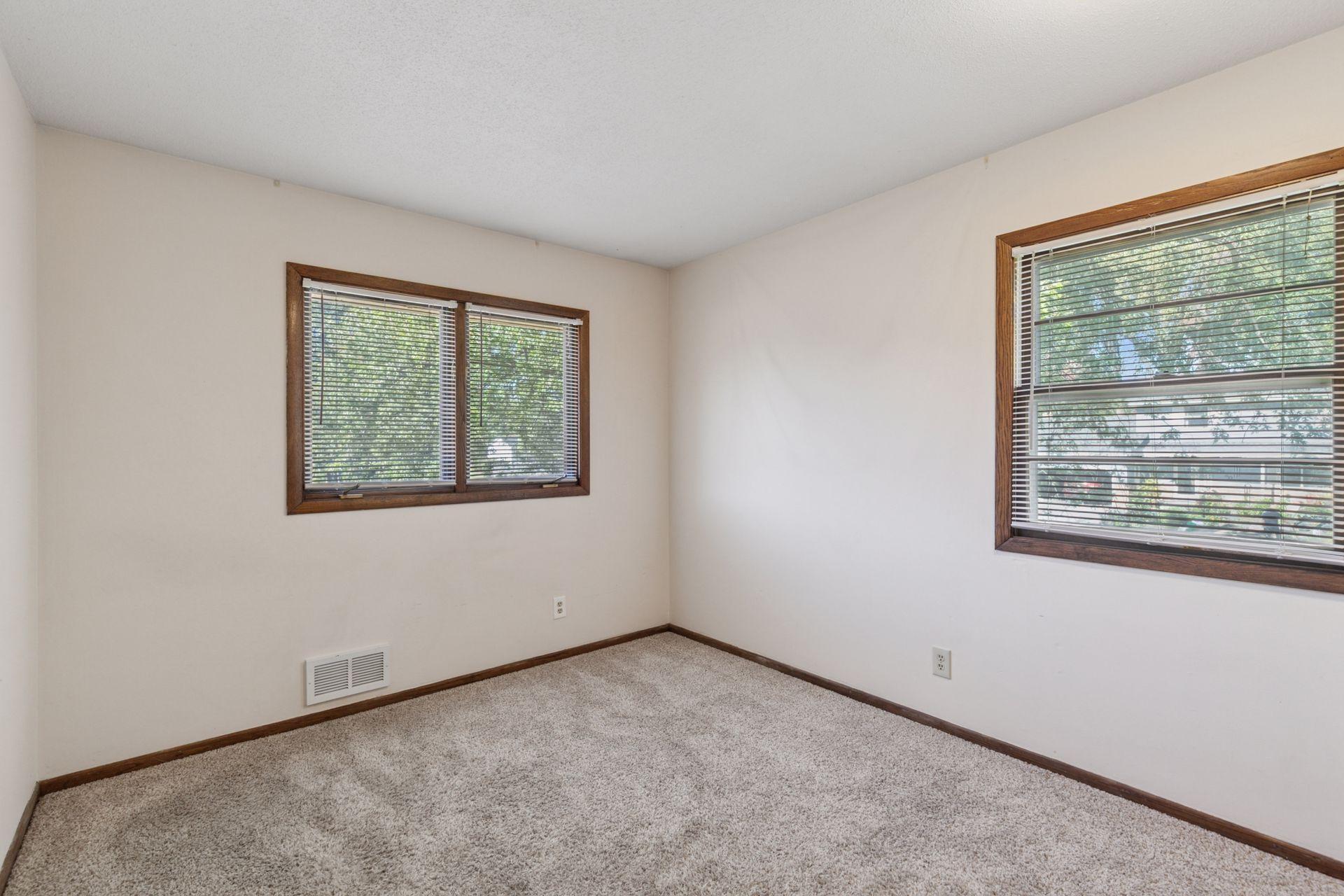 4424 Decatur Avenue N