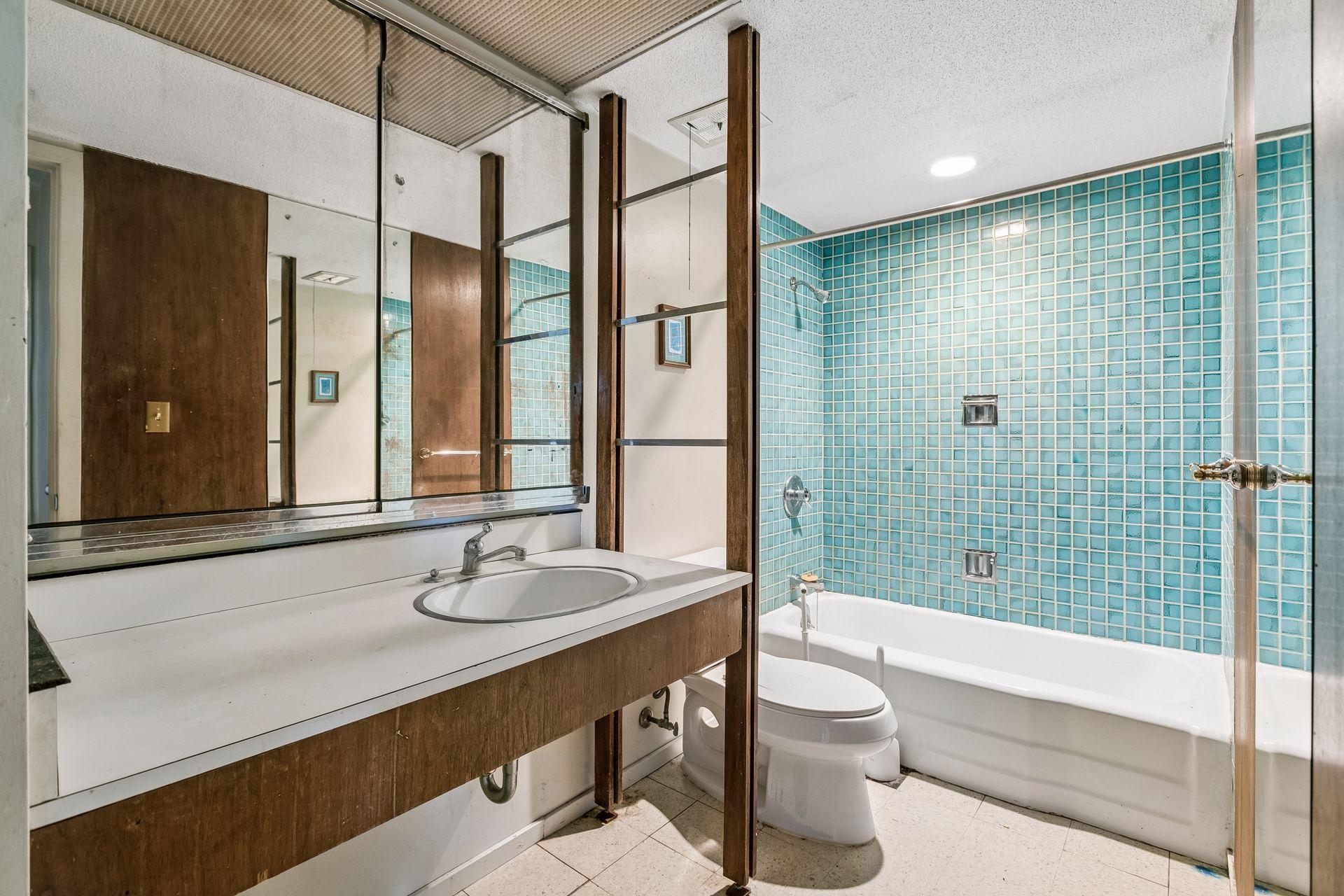 6423 Colony Way Unit: 1B