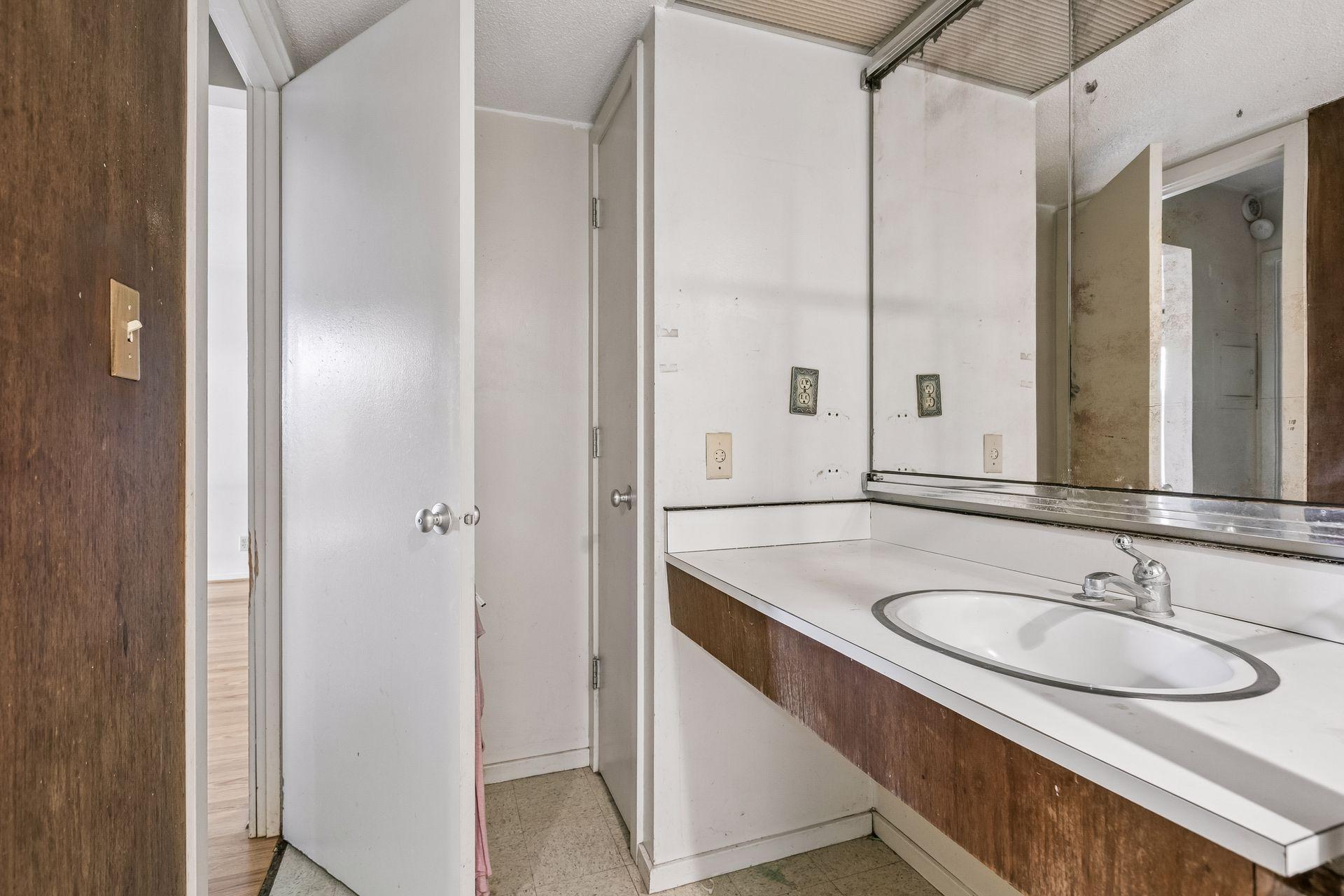 6423 Colony Way Unit: 1B