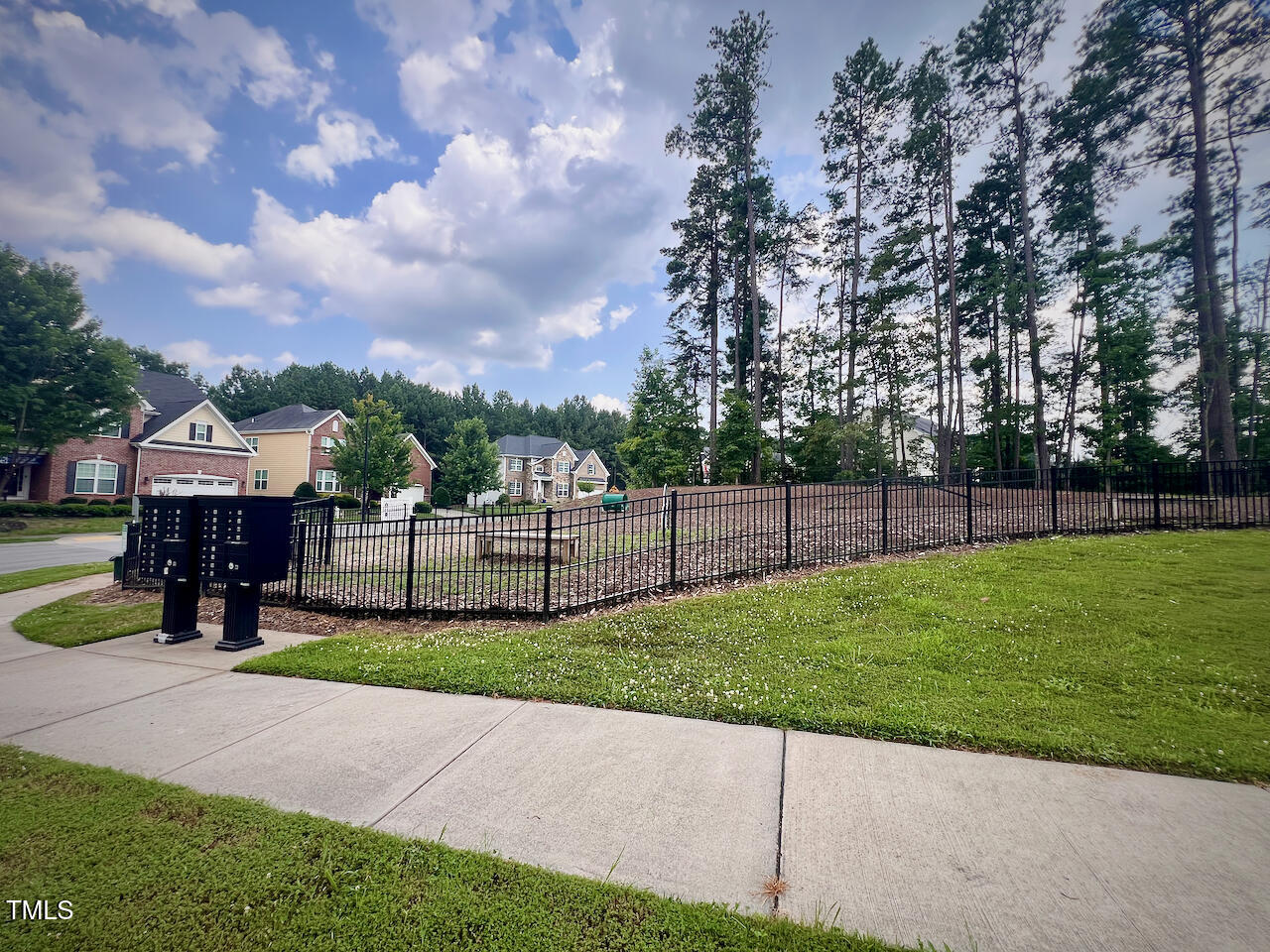 533 Kings Lake Way