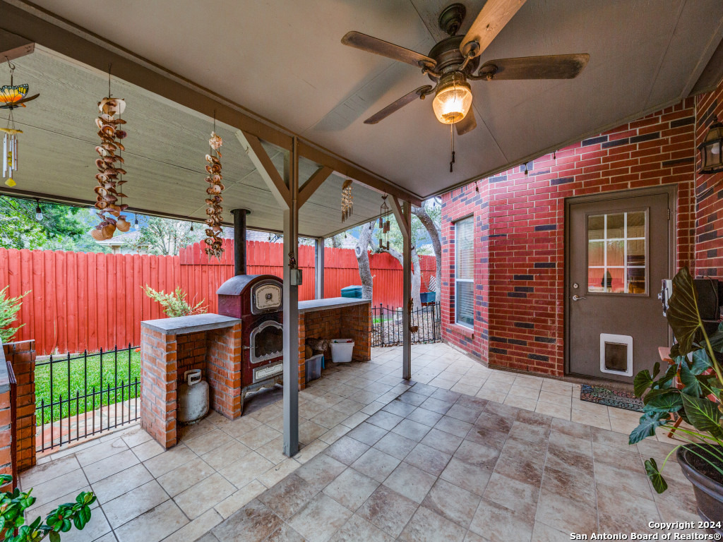 8514 FAIRWAY SPRING DR