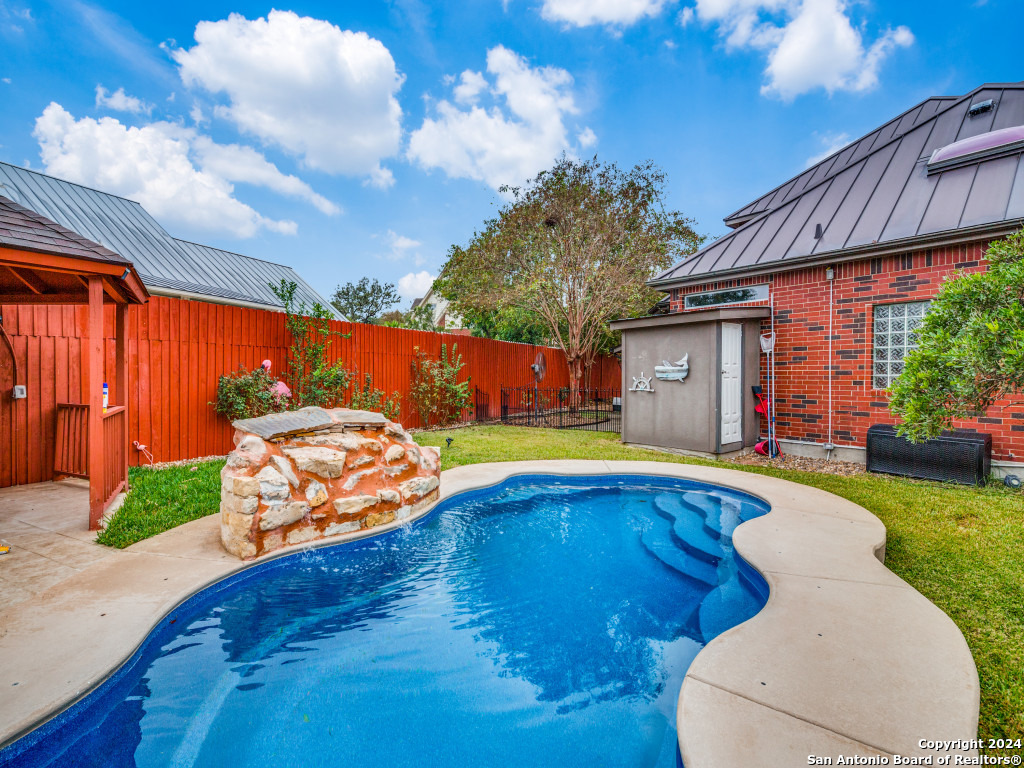 8514 FAIRWAY SPRING DR