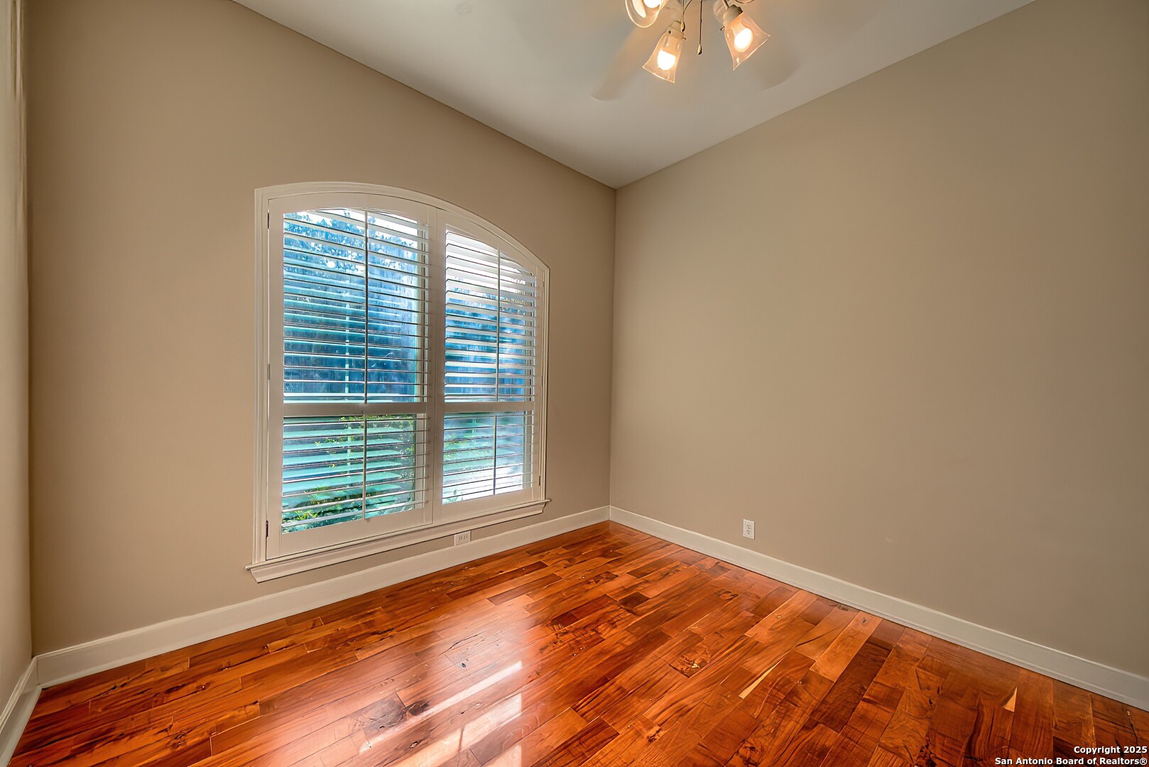 56 S Inwood Heights