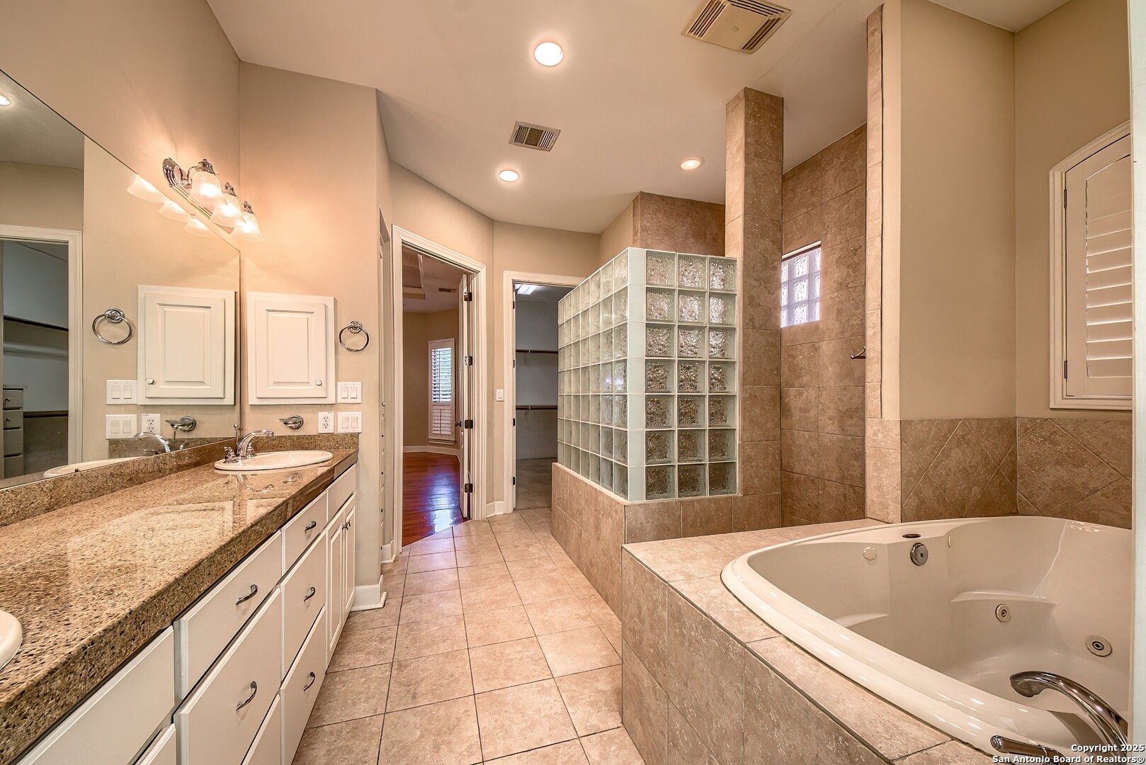 56 S Inwood Heights