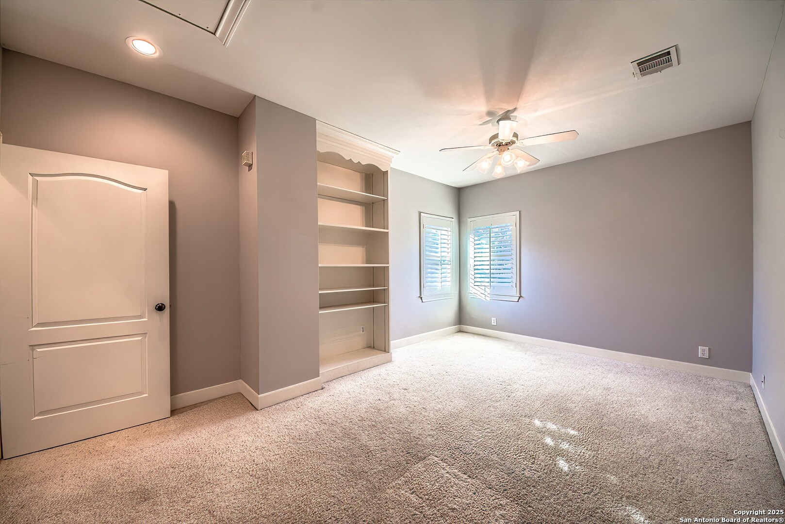 56 S Inwood Heights