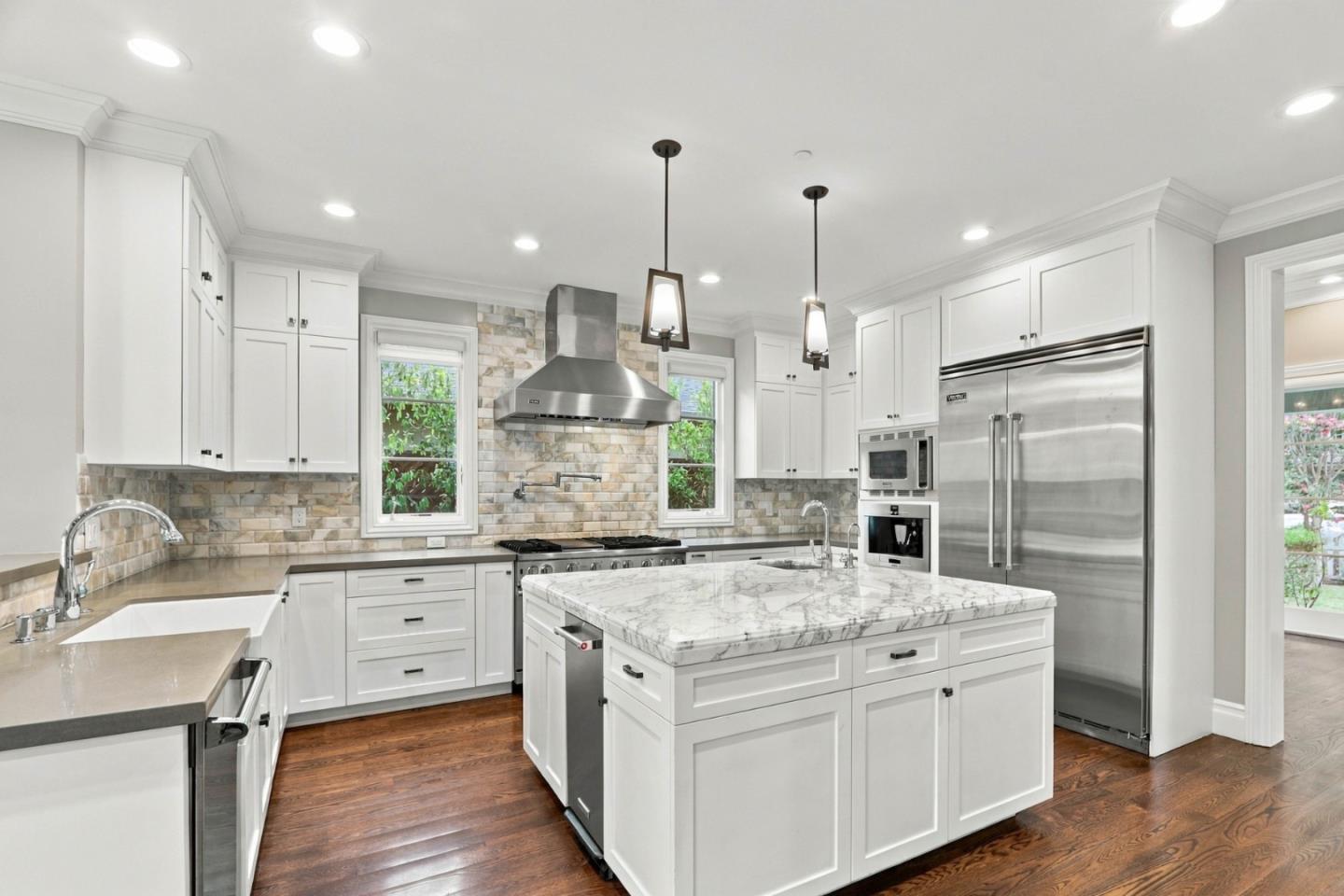 3878 Magnolia DR