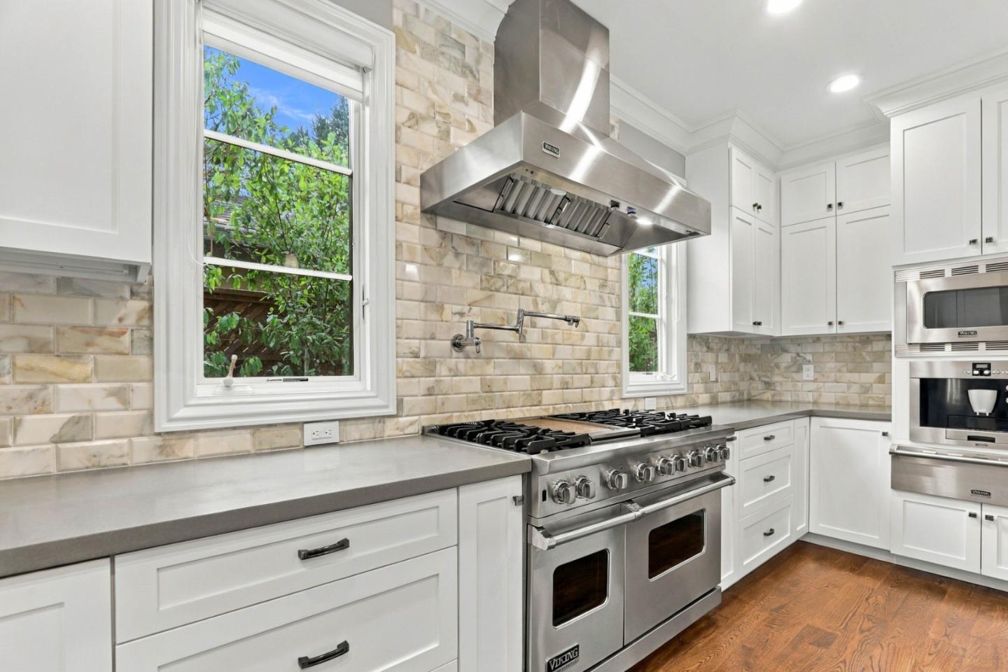 3878 Magnolia DR
